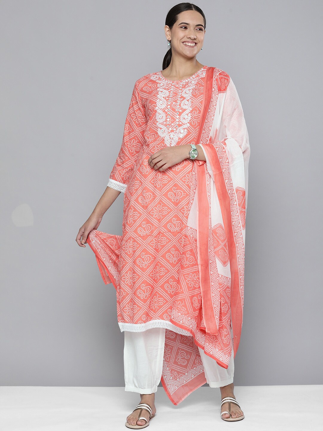 

MALHAAR Bandhani Printed Regular Pure Cotton Kurta With Trousers & Dupatta, Orange