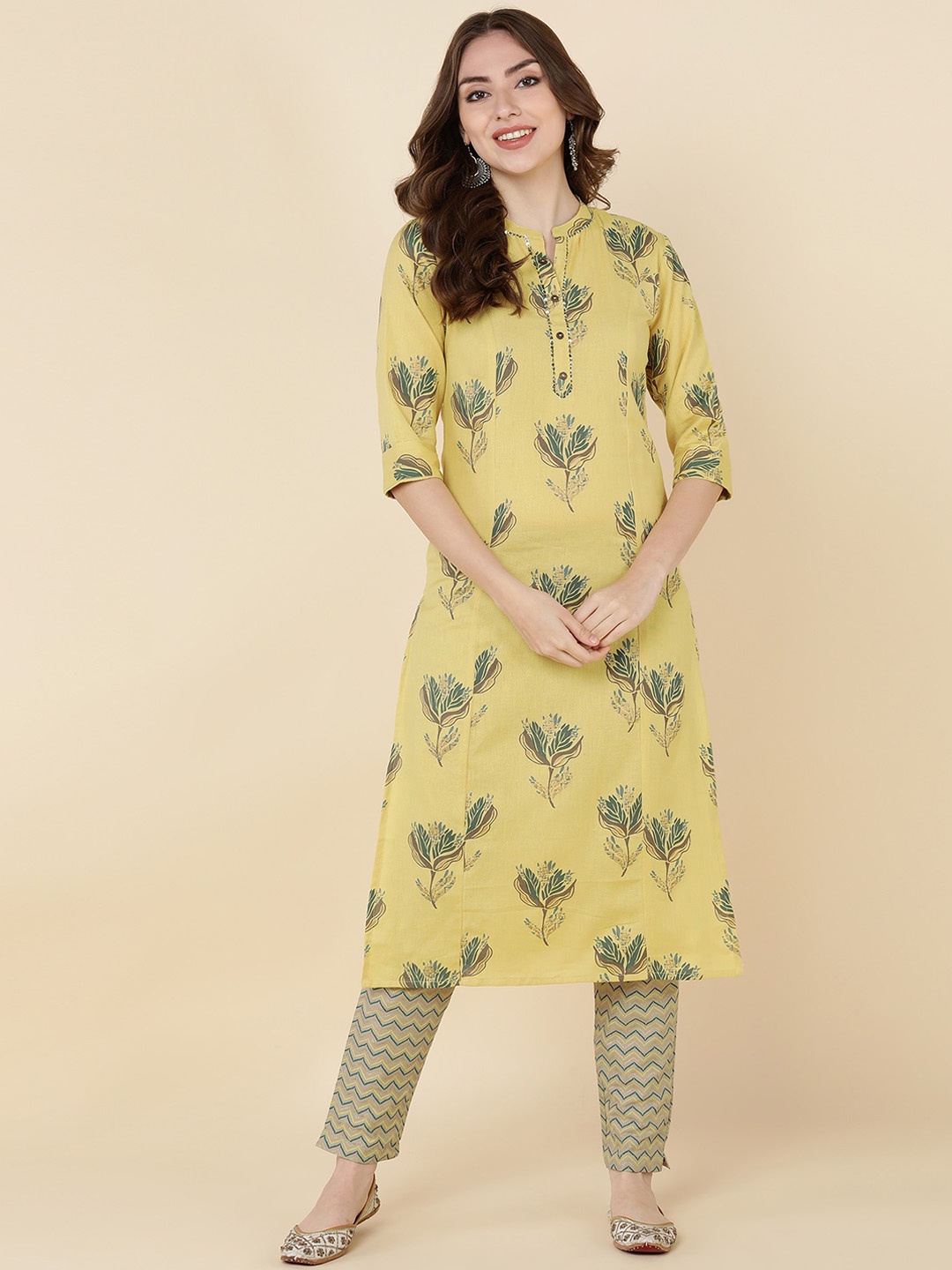 

MALHAAR Floral Printed Sequined Kurta with Trousers, Yellow