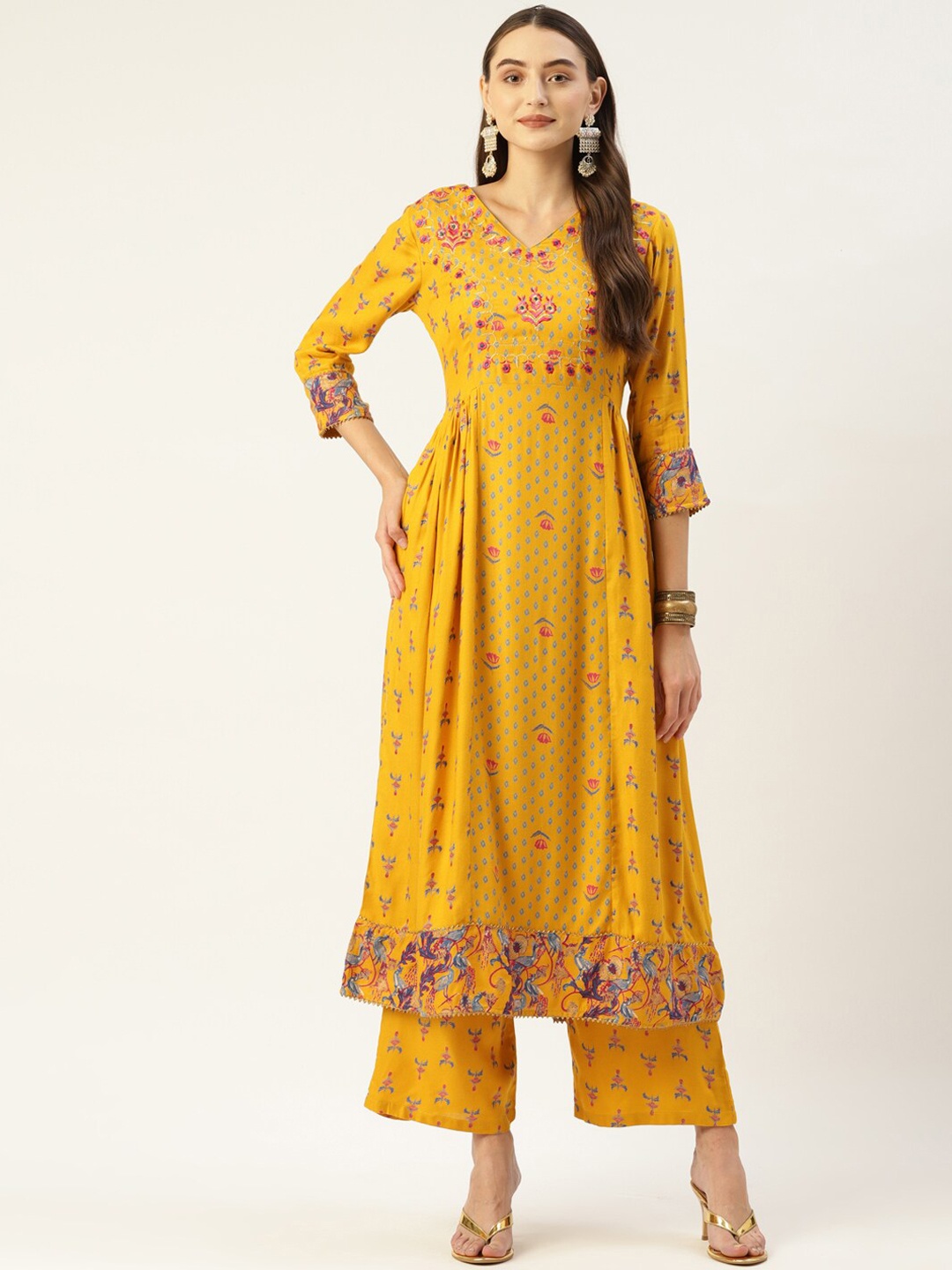 

MALHAAR Floral Printed Thread Work Kurta with Trousers, Yellow
