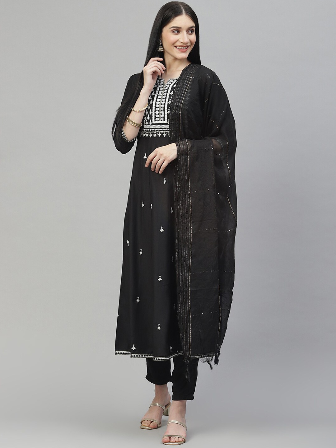 

MALHAAR Floral Embroidered Anarkali Kurta with Trousers & Dupatta, Black