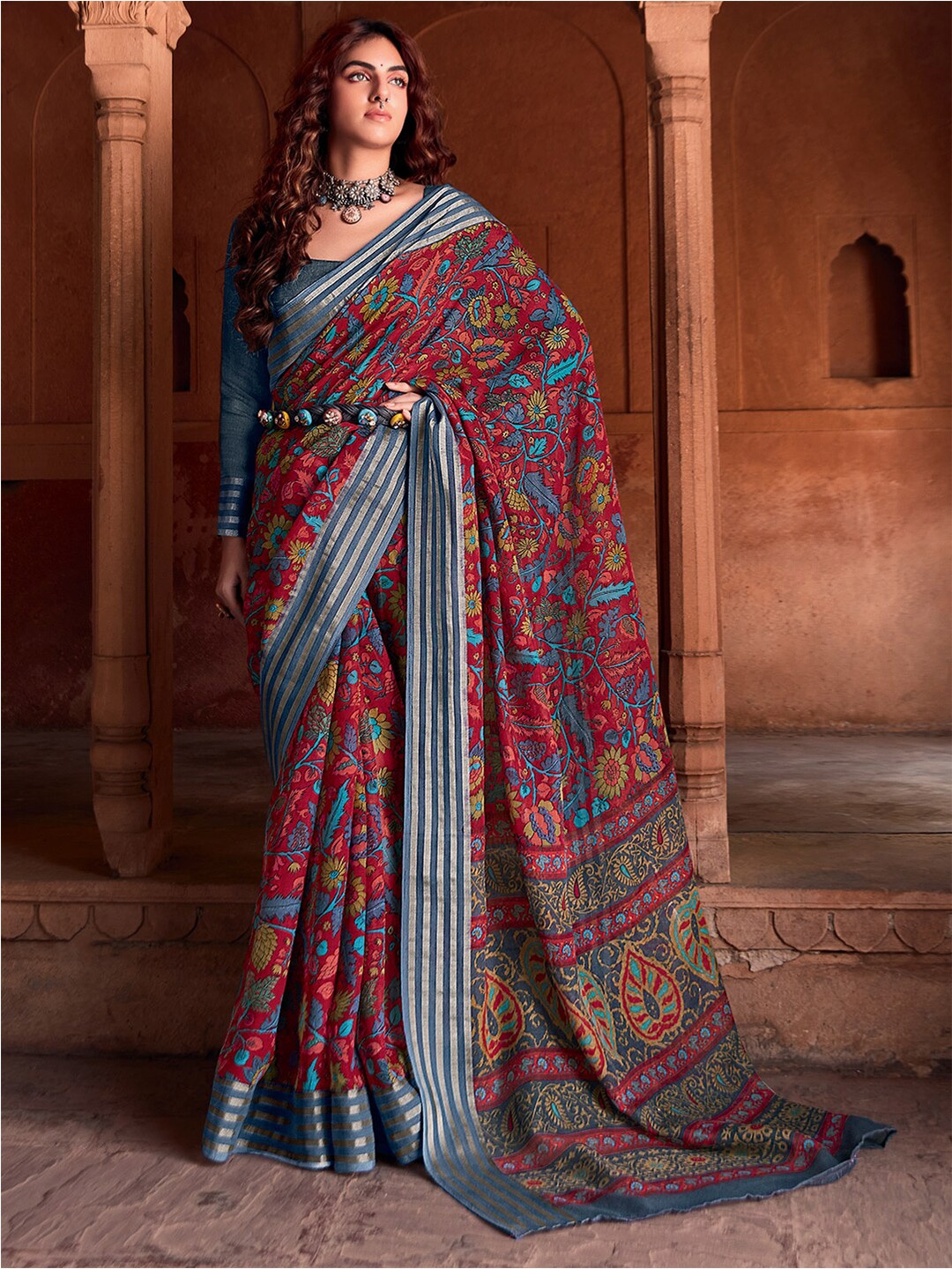 

Kasak Floral Printed Saree, Red