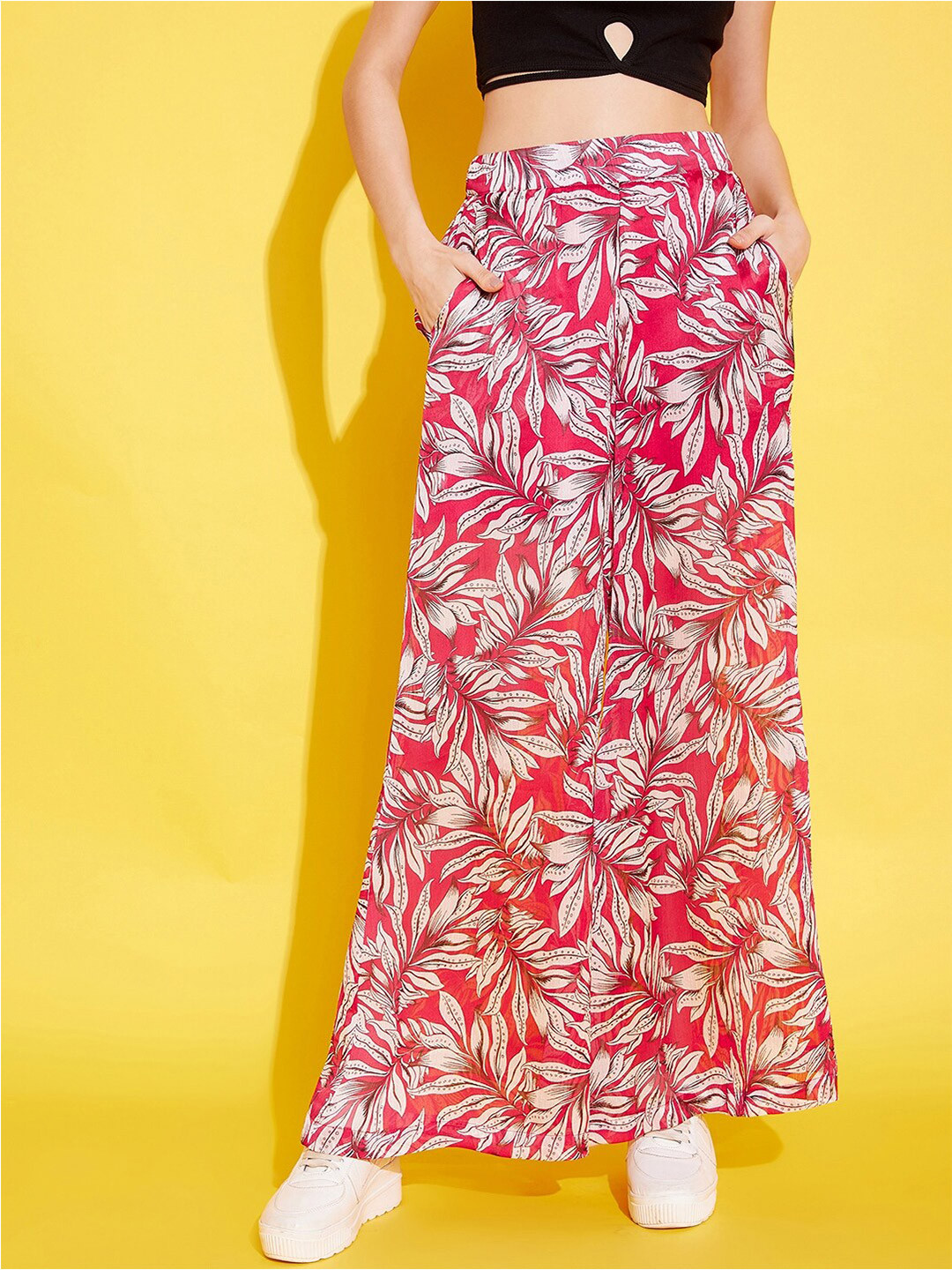 

KASSUALLY Women Red & White Floral Printed Wide Leg Palazzos