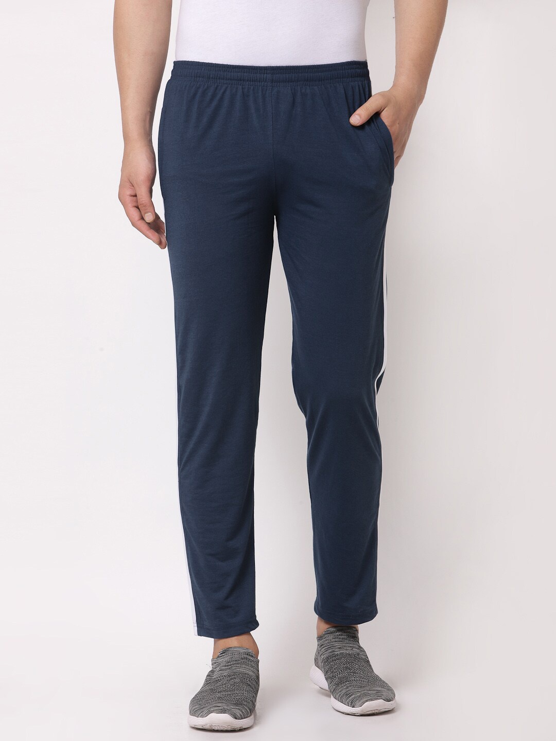 

KLOTTHE Men Mid Rise Relaxed Fit Cotton Track Pants, Navy blue