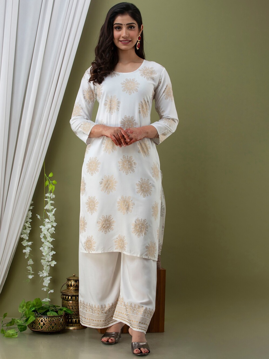 

SURHI Ethnic Motifs Foil Printed Straight Kurta With Palazzos, White