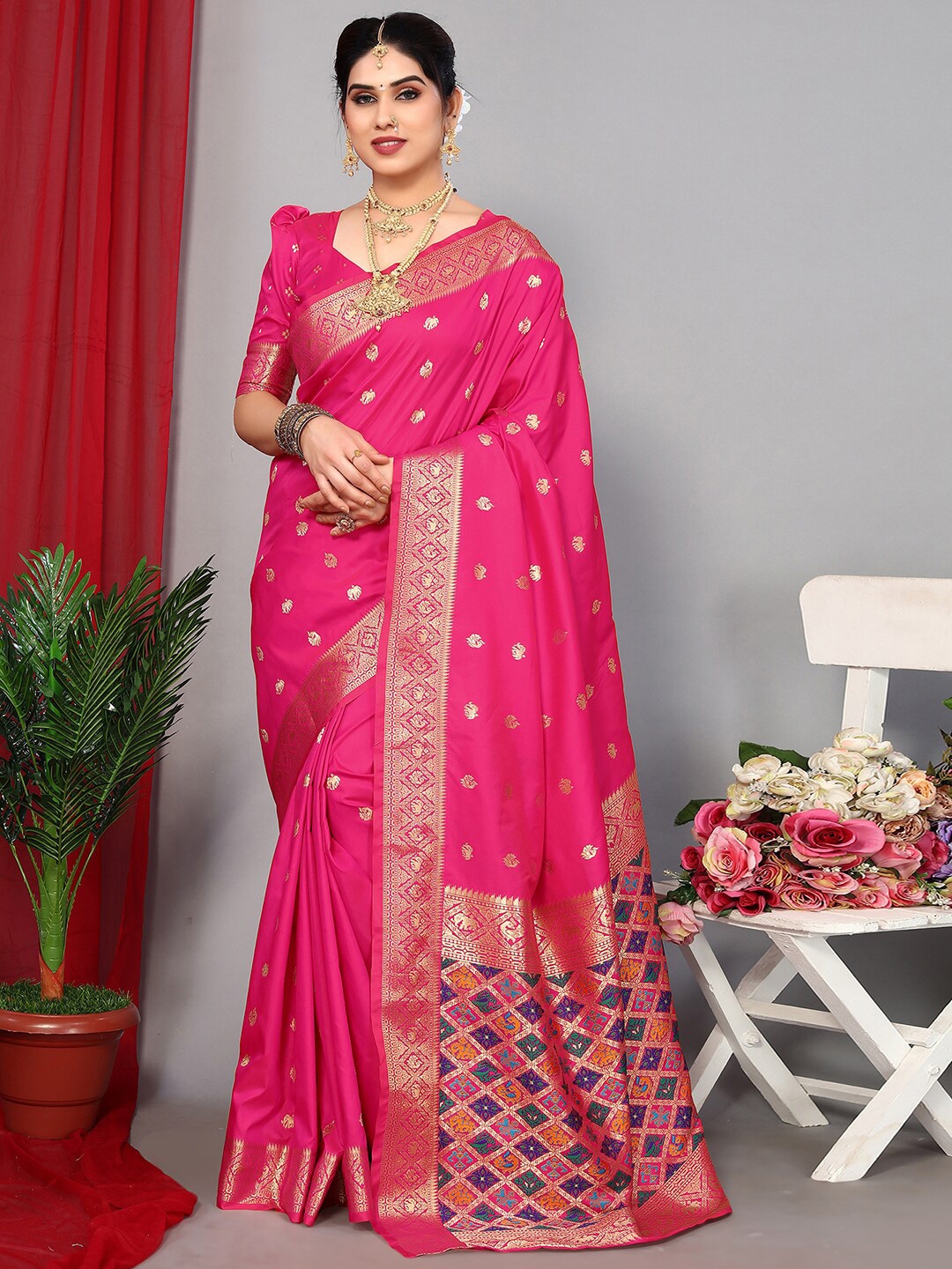

Satrani Pink & Gold Toned Ethnic Motif Woven Design Paithani Saree
