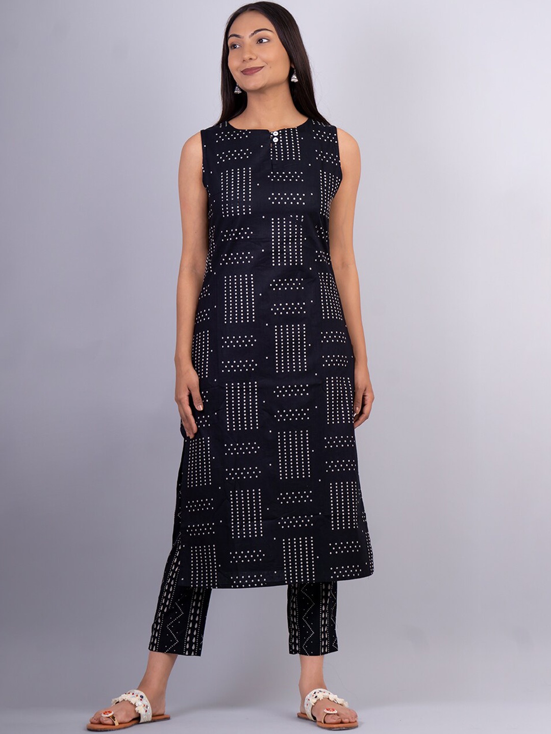 

NAYRA Geometric Printed Regular Pure Cotton Kurta with Trousers, Black