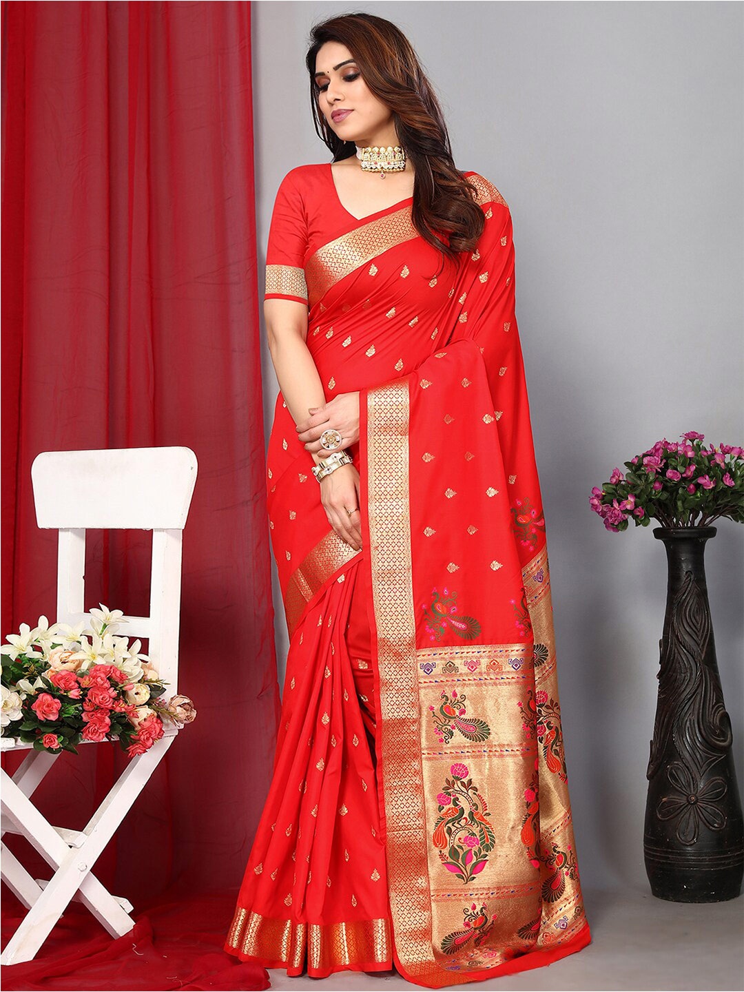 

Satrani Red & Green Ethnic Motif Woven Design Zari Banarasi Saree