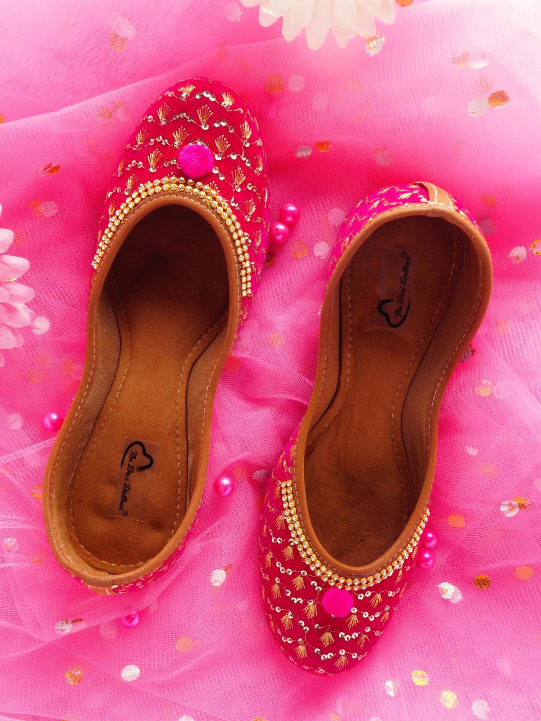 

The Desi Dulhan Women Embellished Ethnic Mojaris, Pink