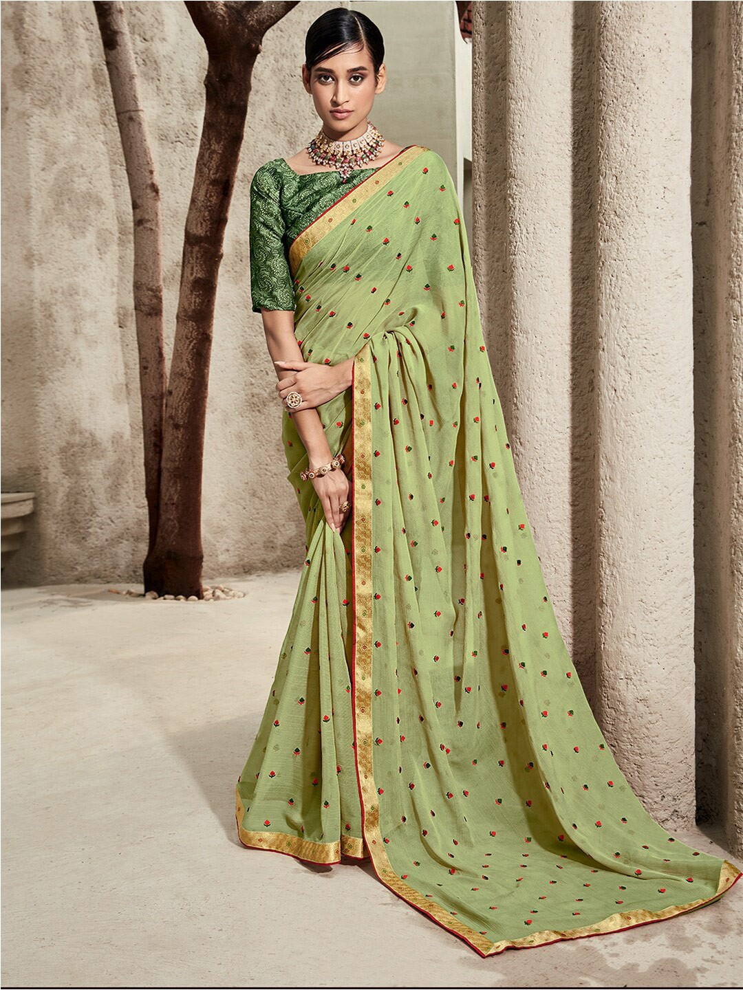 

Kasak Floral Embroidered Zari Saree, Green