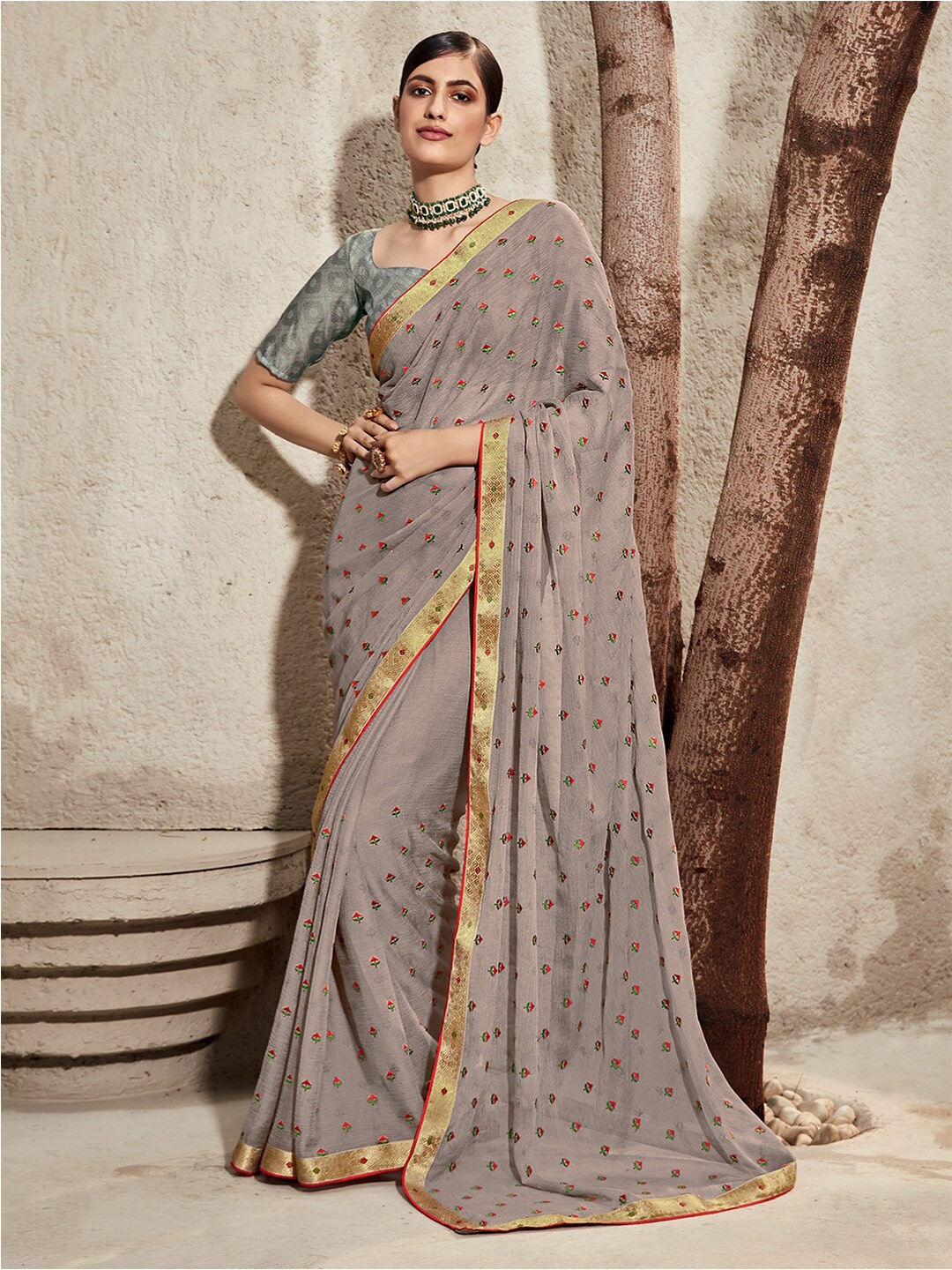 

Kasak Floral Embroidered Poly Chiffon Zari Saree With Blouse Piece, Grey