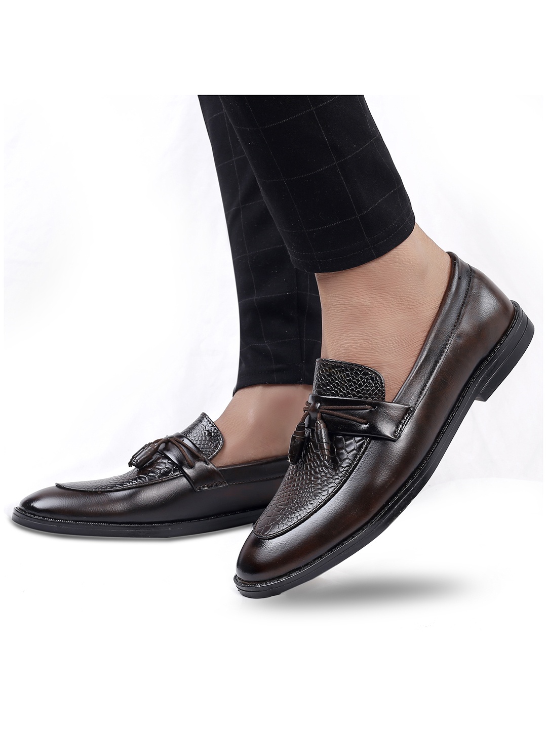 

Bxxy Men Textured Tassel Loafers, Brown