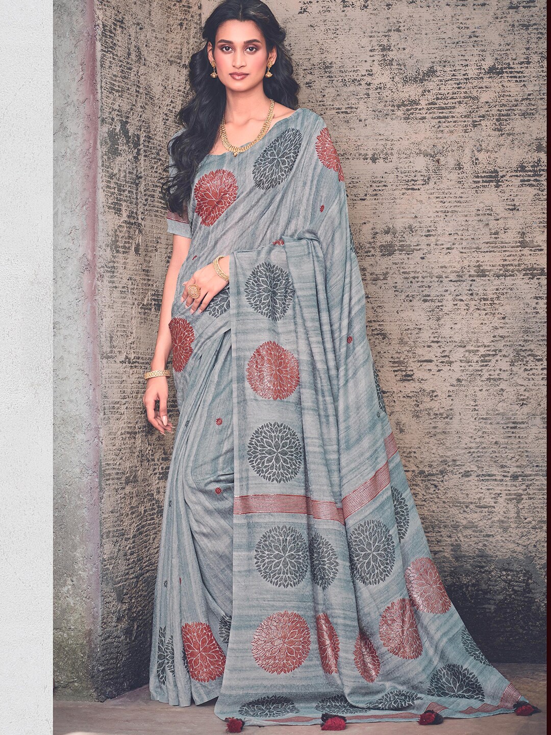 

Kasak Floral Printed Zari Saree, Grey