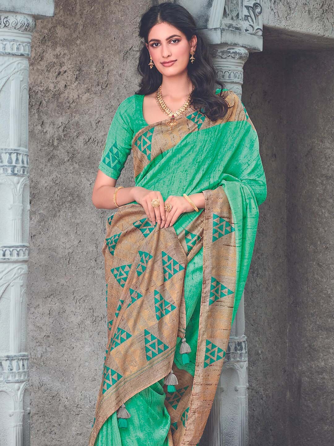 

Kasak Geometric Printed Saree, Green