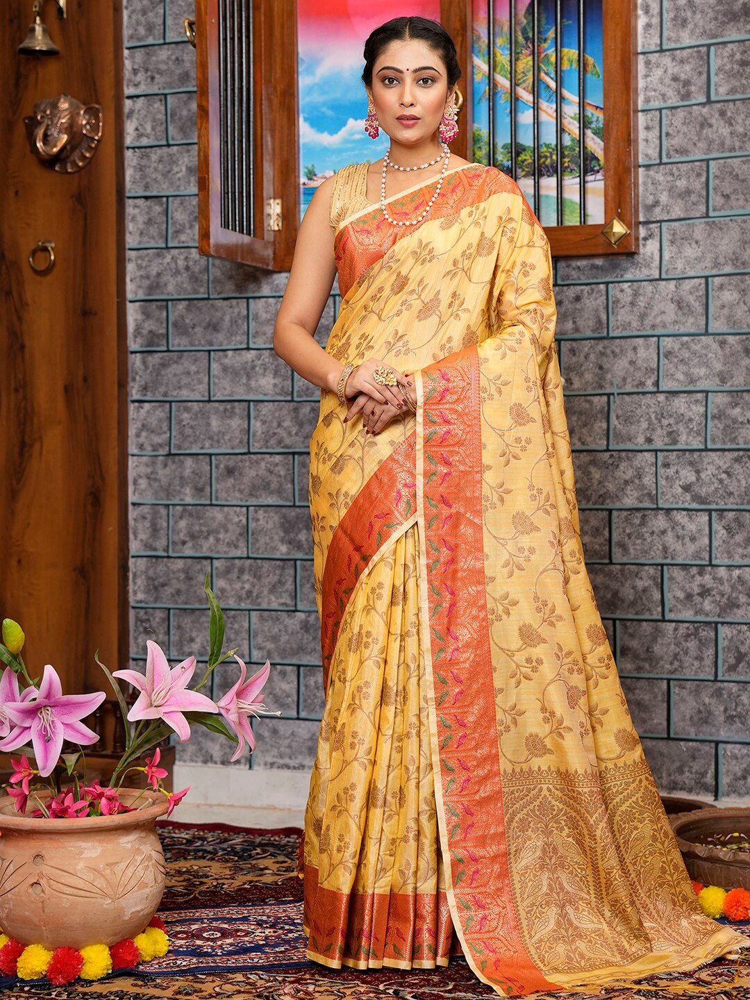

Satrani Floral Woven Design Zari Banarasi Saree, Yellow