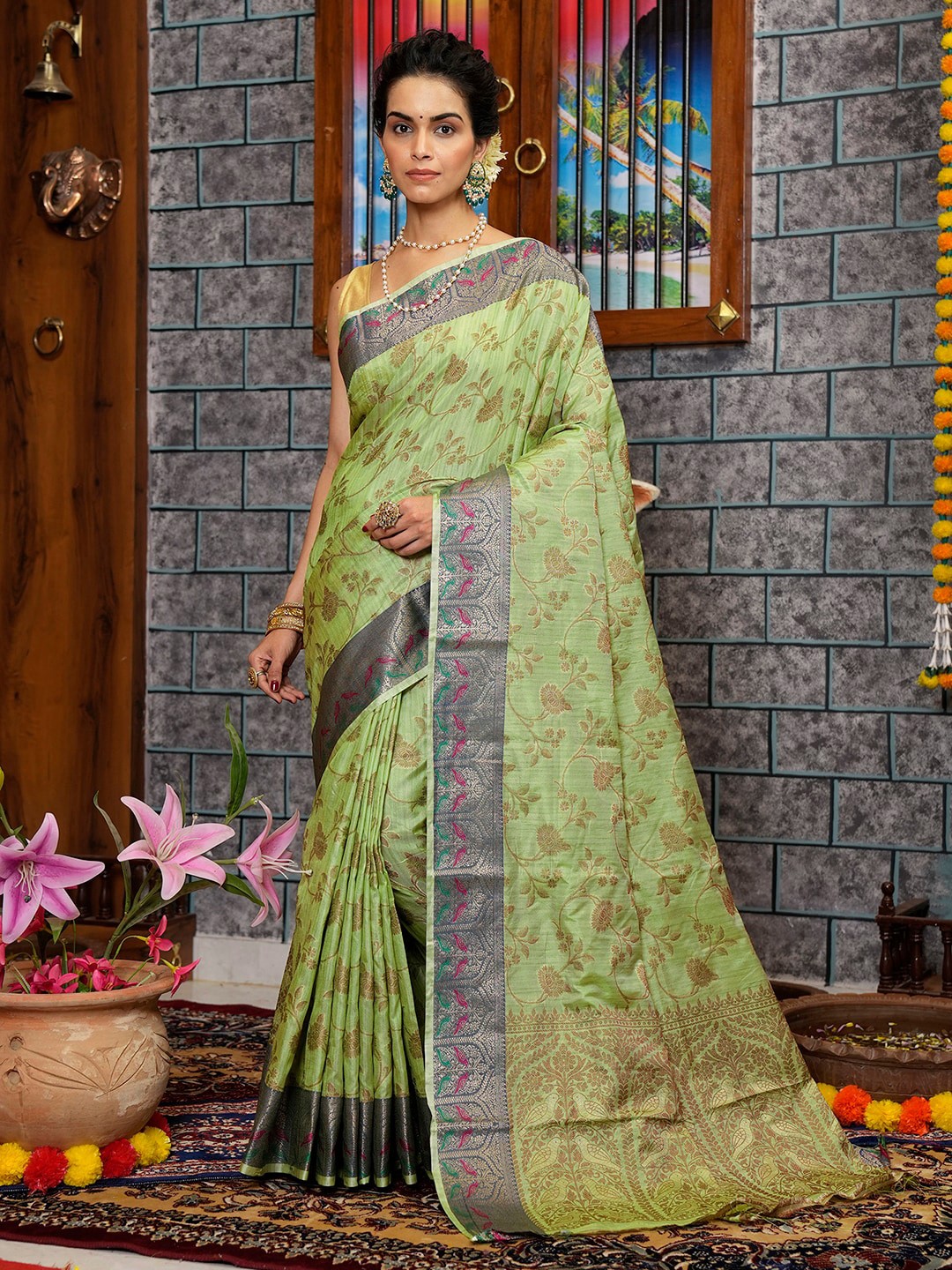 

Satrani Green & Gold-Toned Floral Woven Design Zari Banarasi Saree