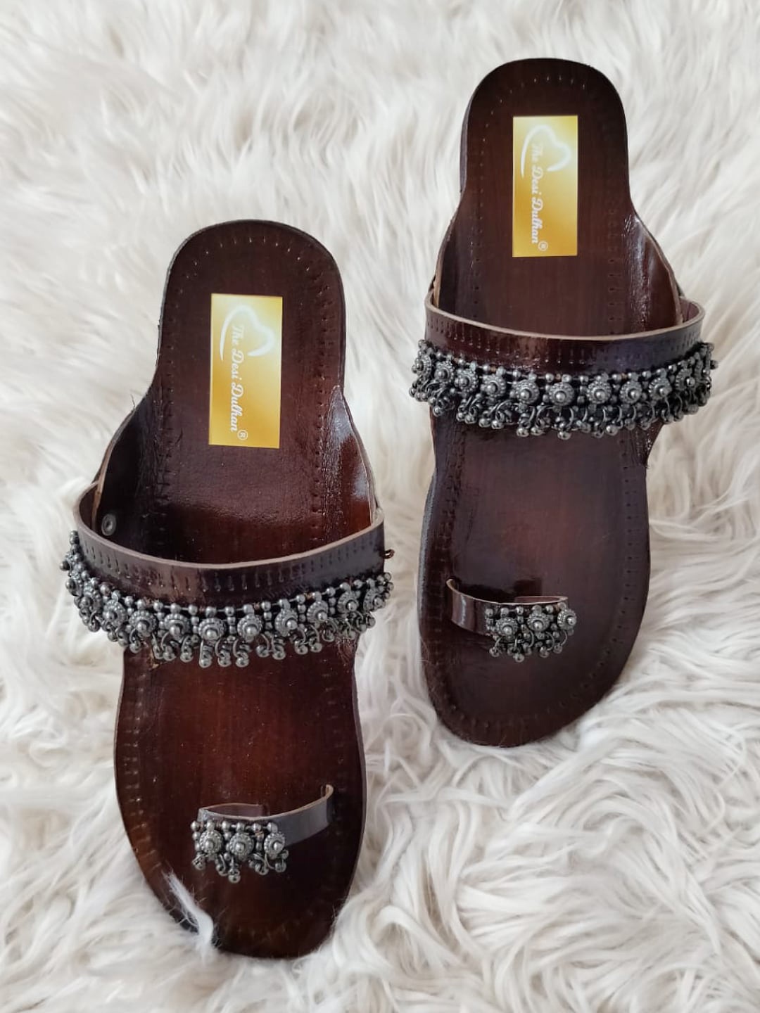 

The Desi Dulhan Women Embellished Ethnic One Toe Flats, Brown