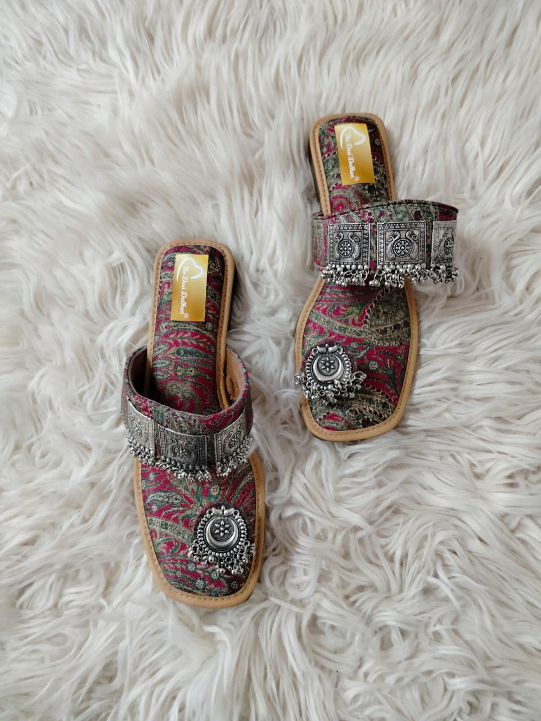

The Desi Dulhan Women Ethnic Embellished Open One Toe Flats, Pink