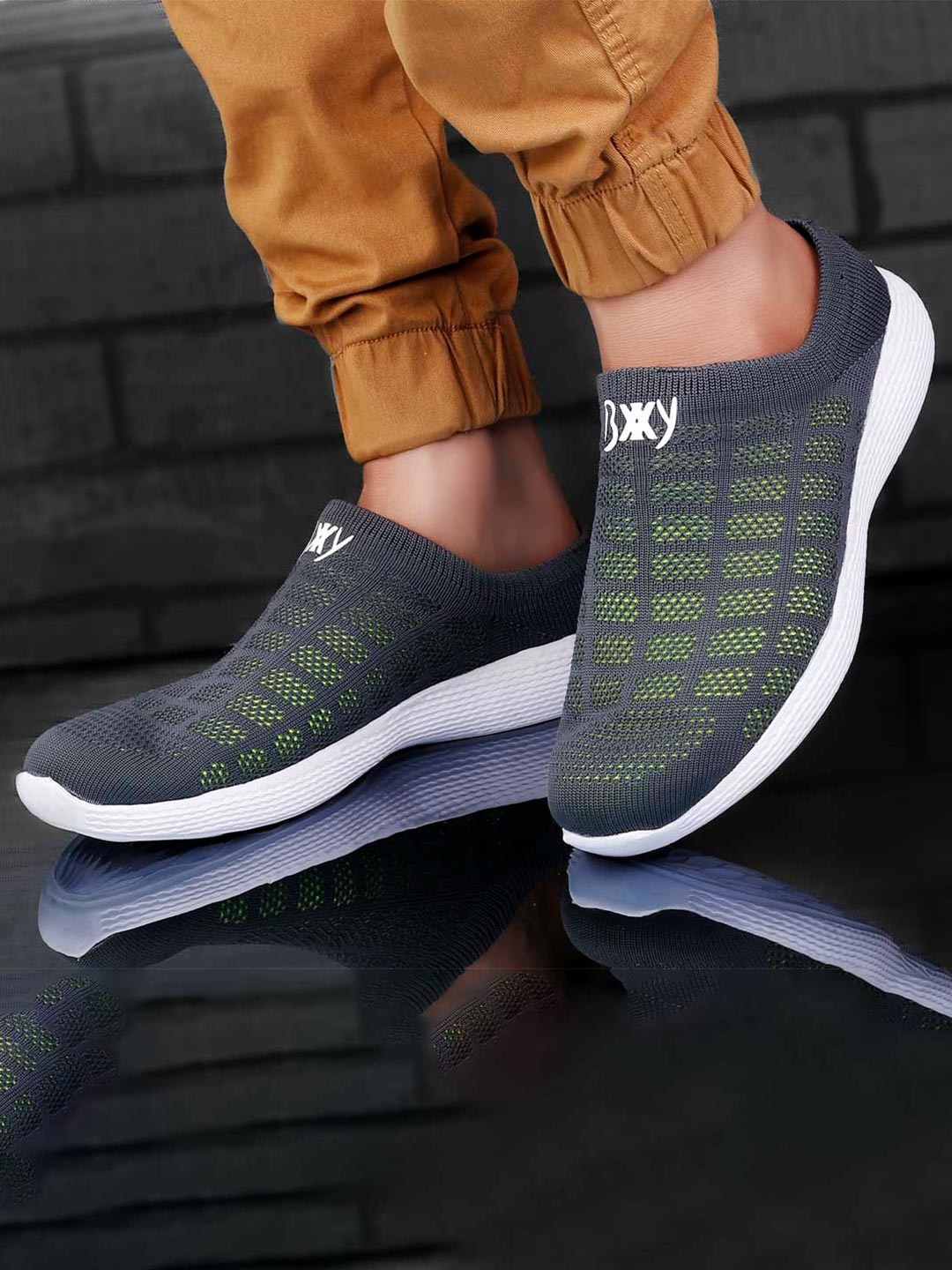 

Bxxy Men Grey Mesh Running Shoes