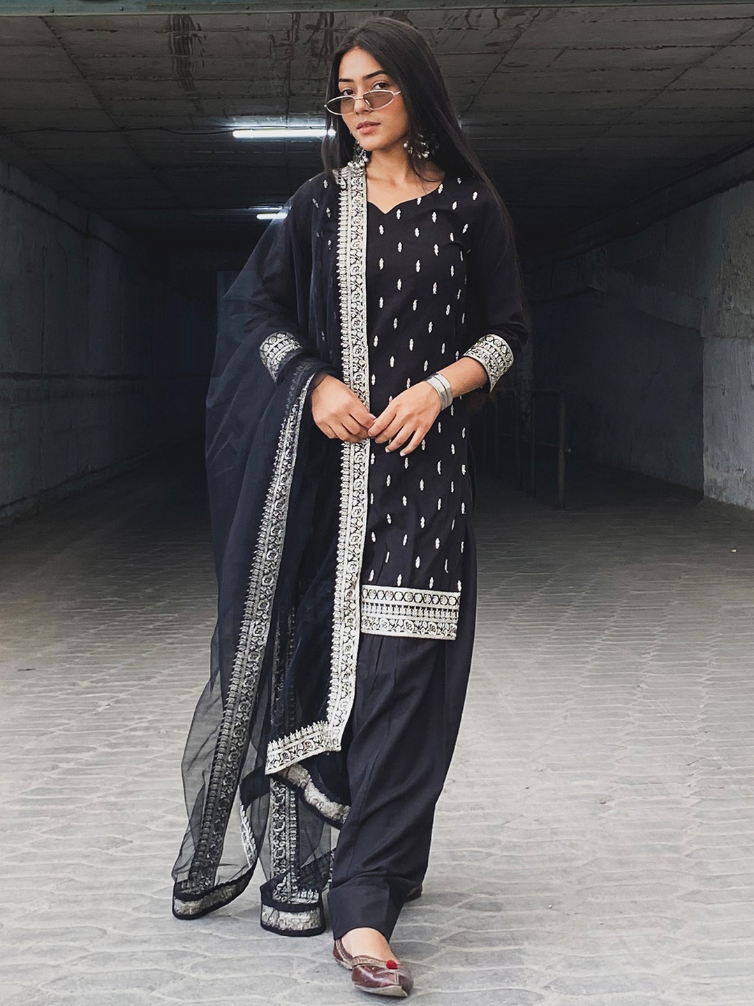 

SKYLEE Black & Silver-Toned Ethnic Motifs Embroidered Kurta with Patiala & Dupatta
