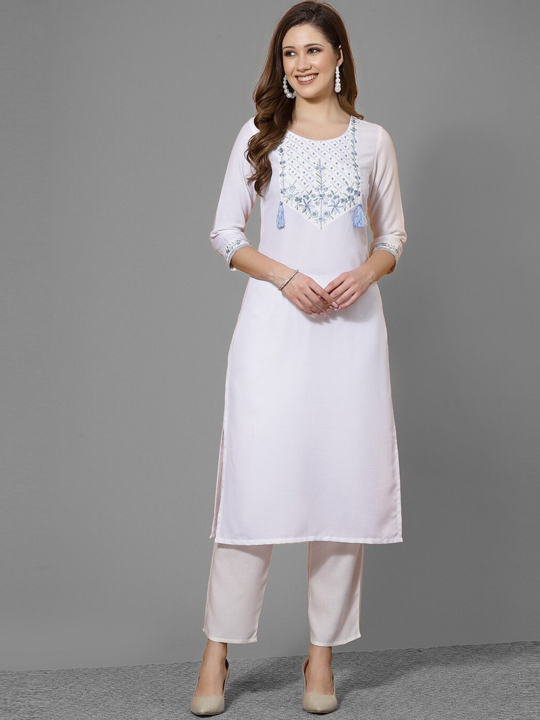 

SKYLEE White & Blue Floral Yoke Design Thread Work Kurta