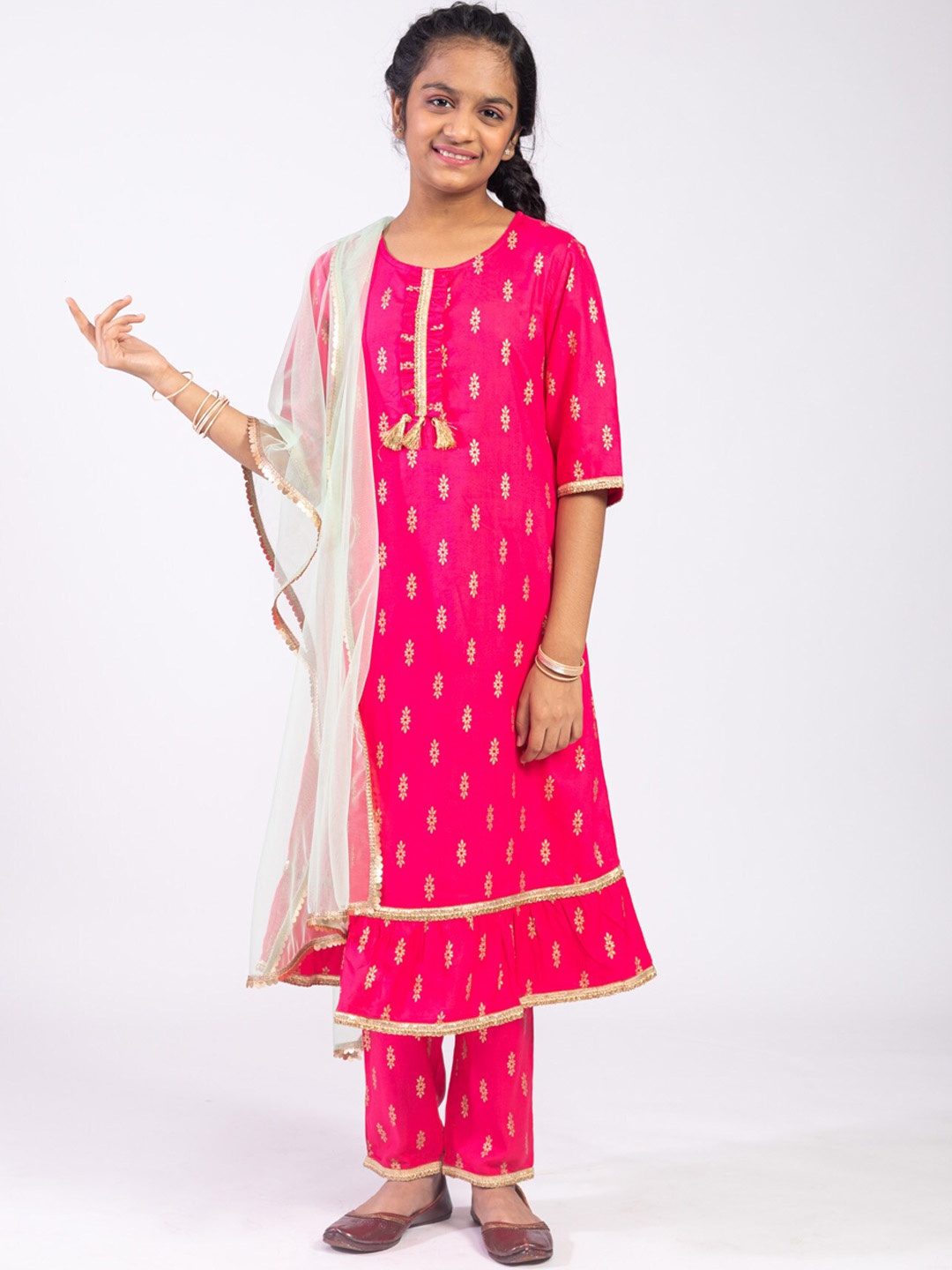 

HERE&NOW Girls Pink & Gold-Toned Floral Printed Gotta Patti Kurta with Trousers & Dupatta