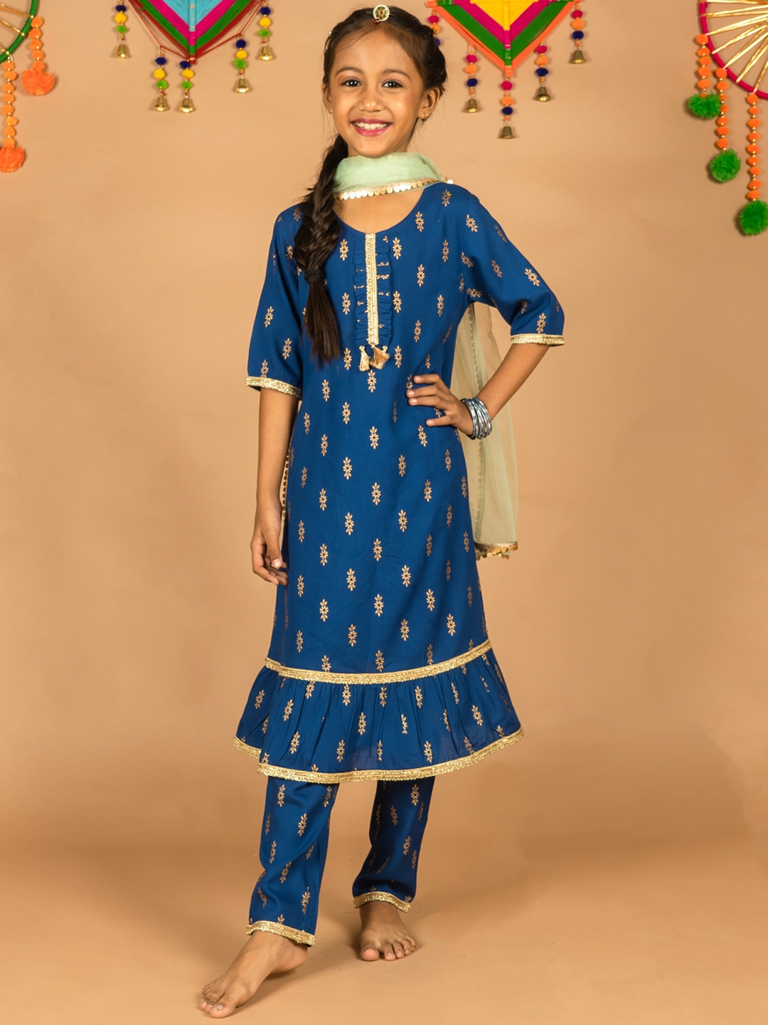 

HERE&NOW Girls Blue & Gold-Toned Floral Printed Gotta Patti Kurta with Trousers & Dupatta