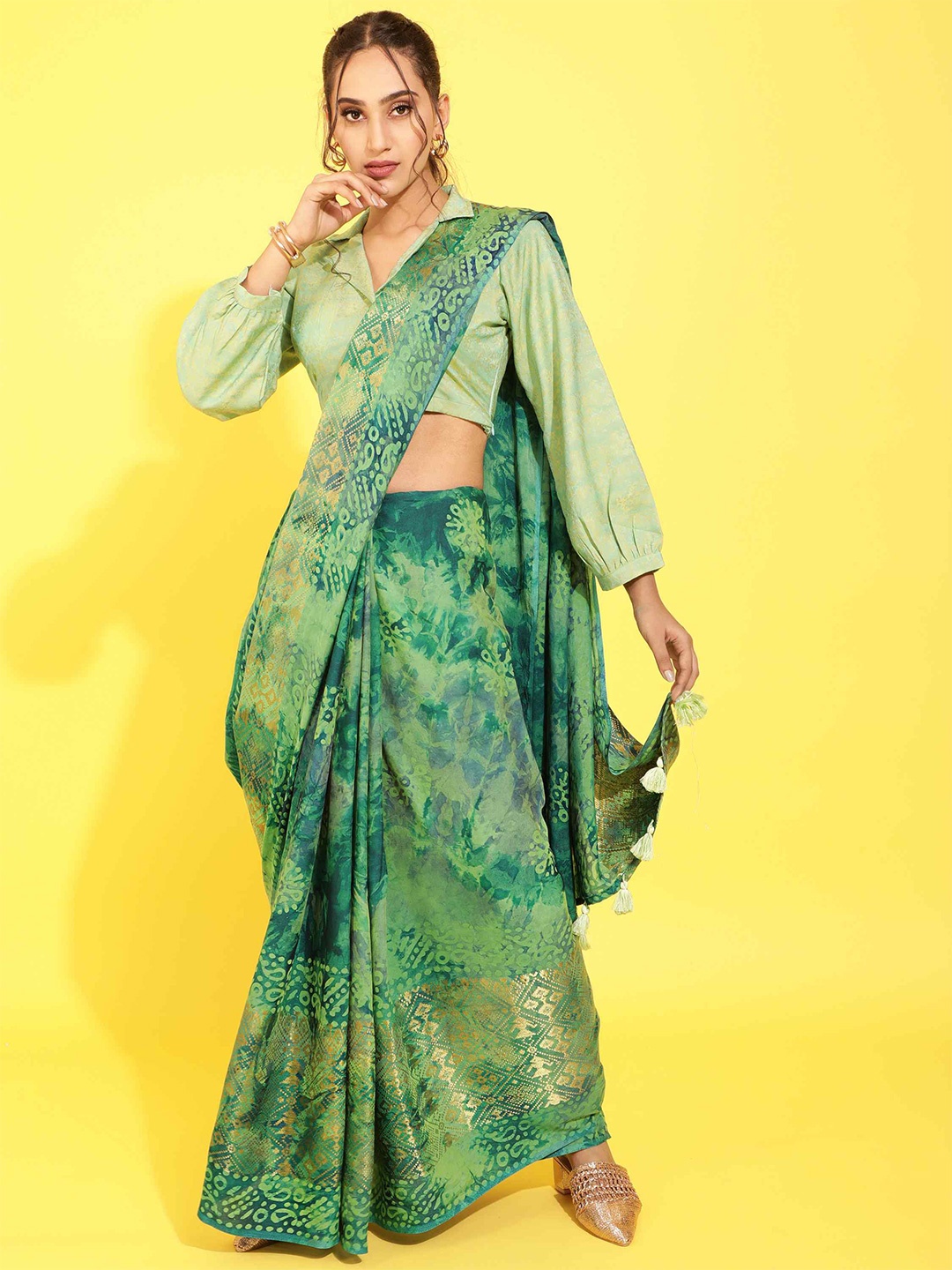 

elora Batik Printed Zari Pure Silk Patola Saree, Green