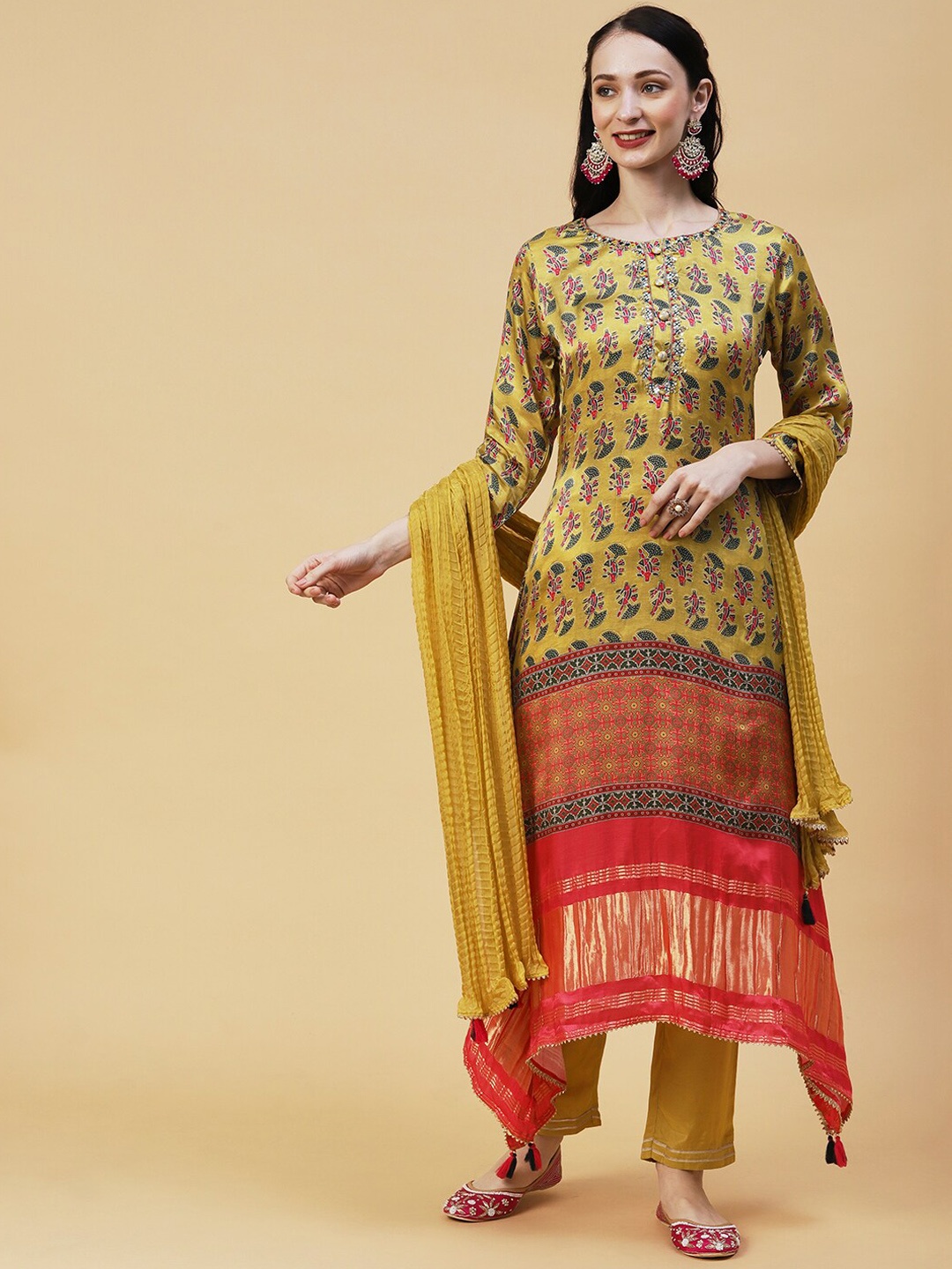 

Envy Me by FASHOR Printed Gotta Patti Asymmetric Kurta With Trousers & Dupatta, Yellow