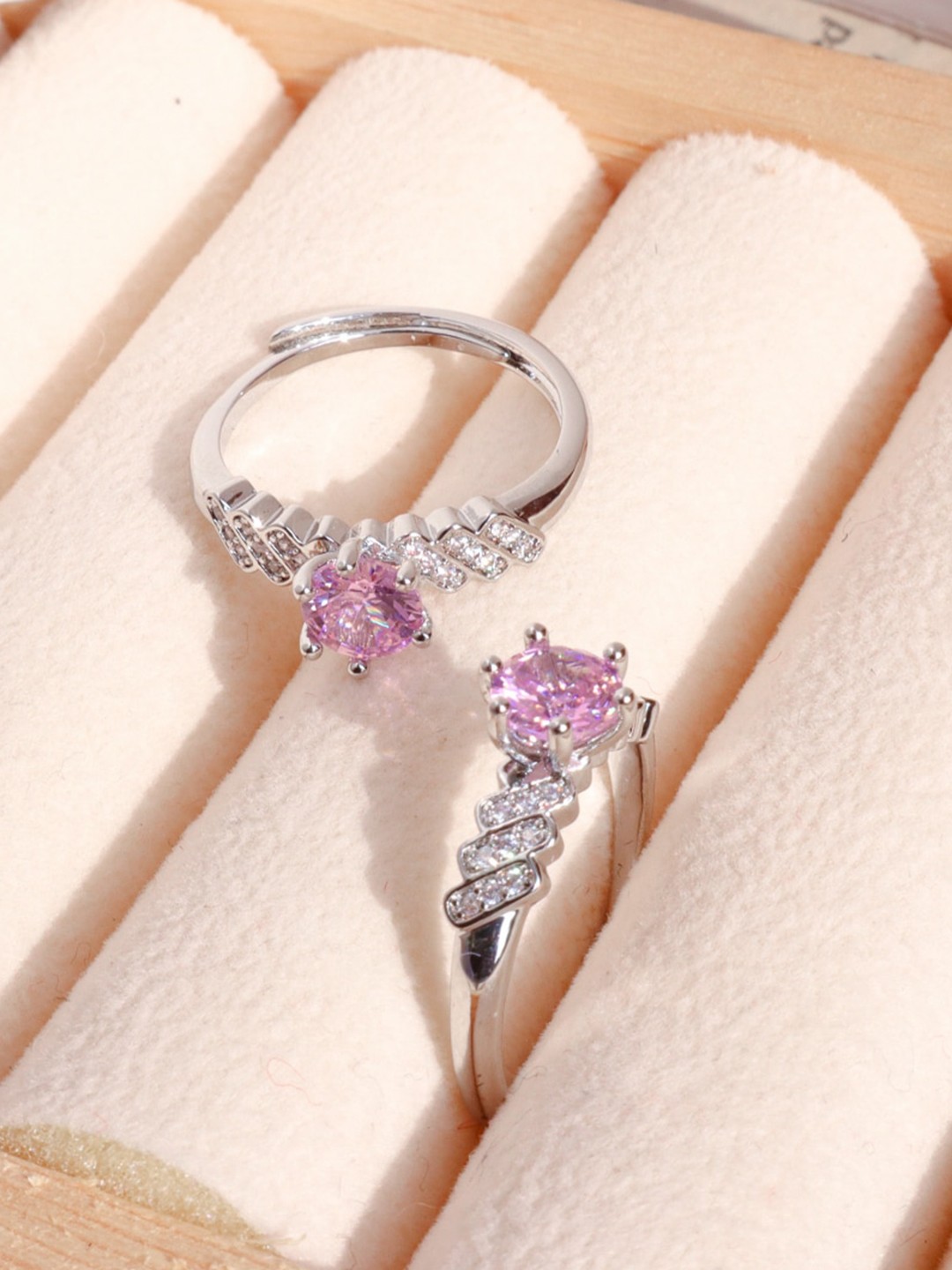 

SALTY Stone-Studded Liebe Ring, Silver