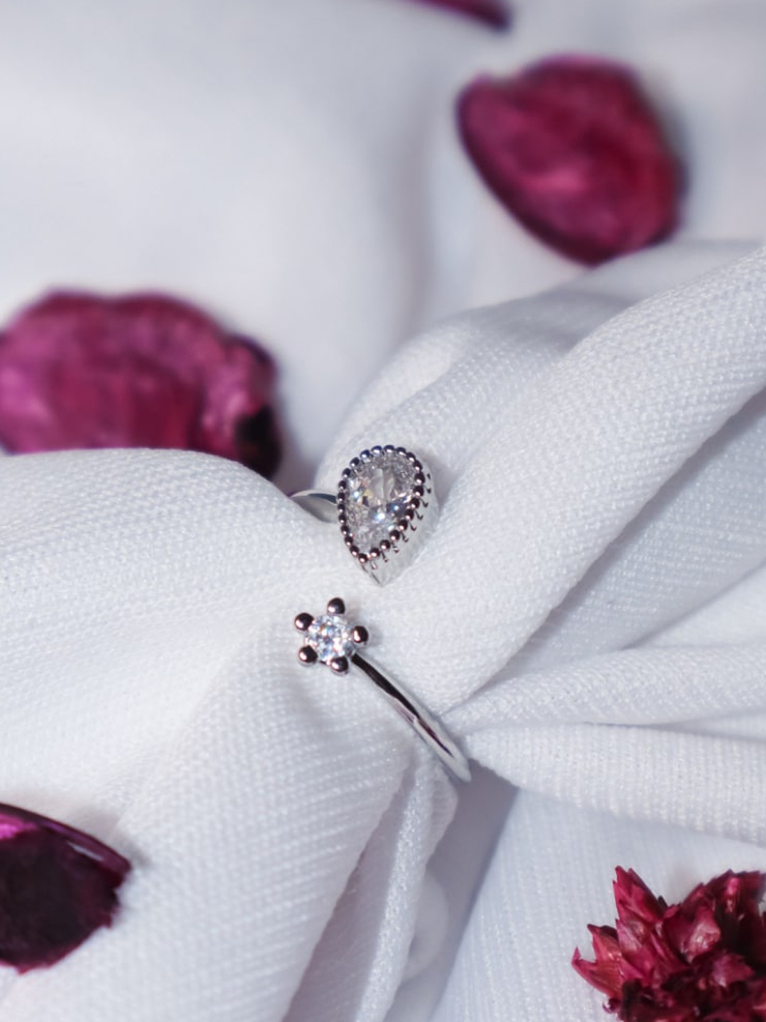 

SALTY Stone-Studded Adjustable Finger Ring, Silver