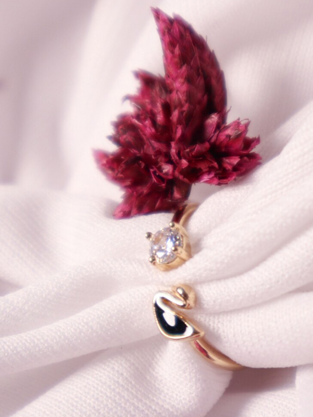 

SALTY Gold-Plated Swan Crystal Band Ring