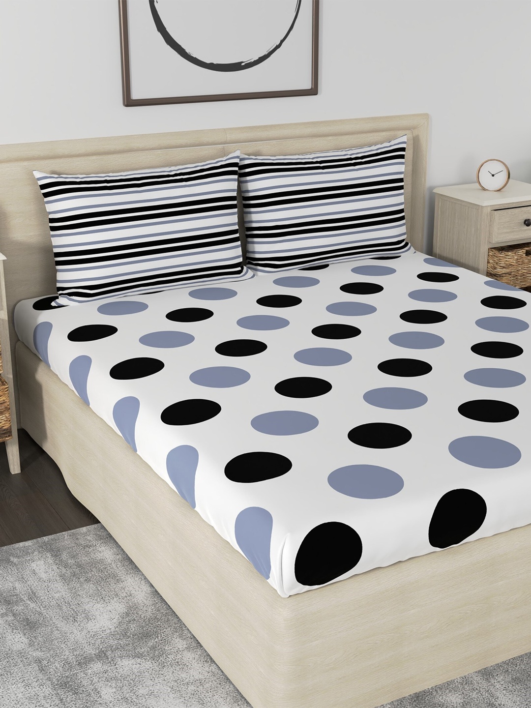 

Huesland Aspire White & Grey Geometric 186 TC Cotton King Bedsheet With 2 Pillow Covers