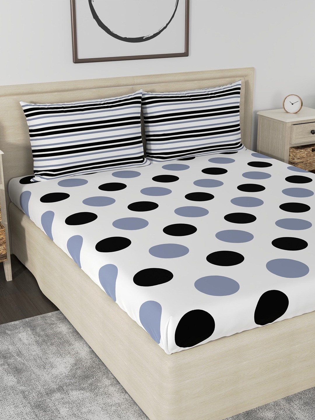 

Huesland White & Grey Geometric Printed 186 TC Cotton Queen Bedsheet With 2 Pillow Covers