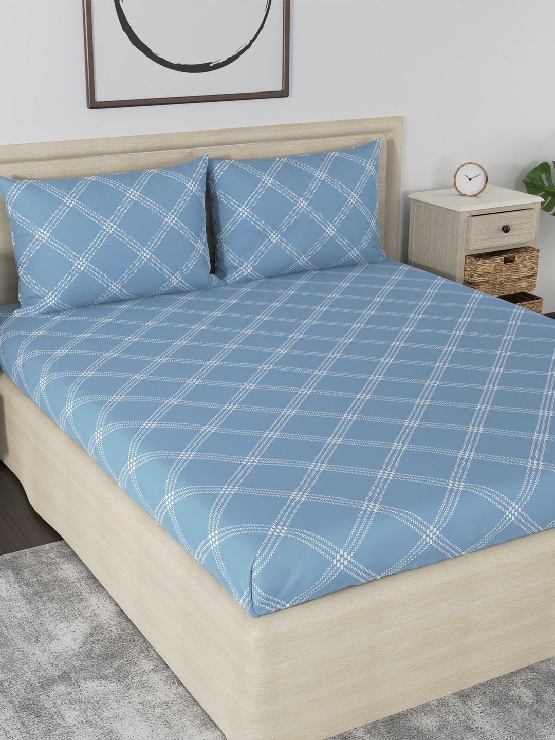 

Huesland Aspire Blue & White Geometric 186 TC Cotton Queen Bedsheet With 2 Pillow Covers