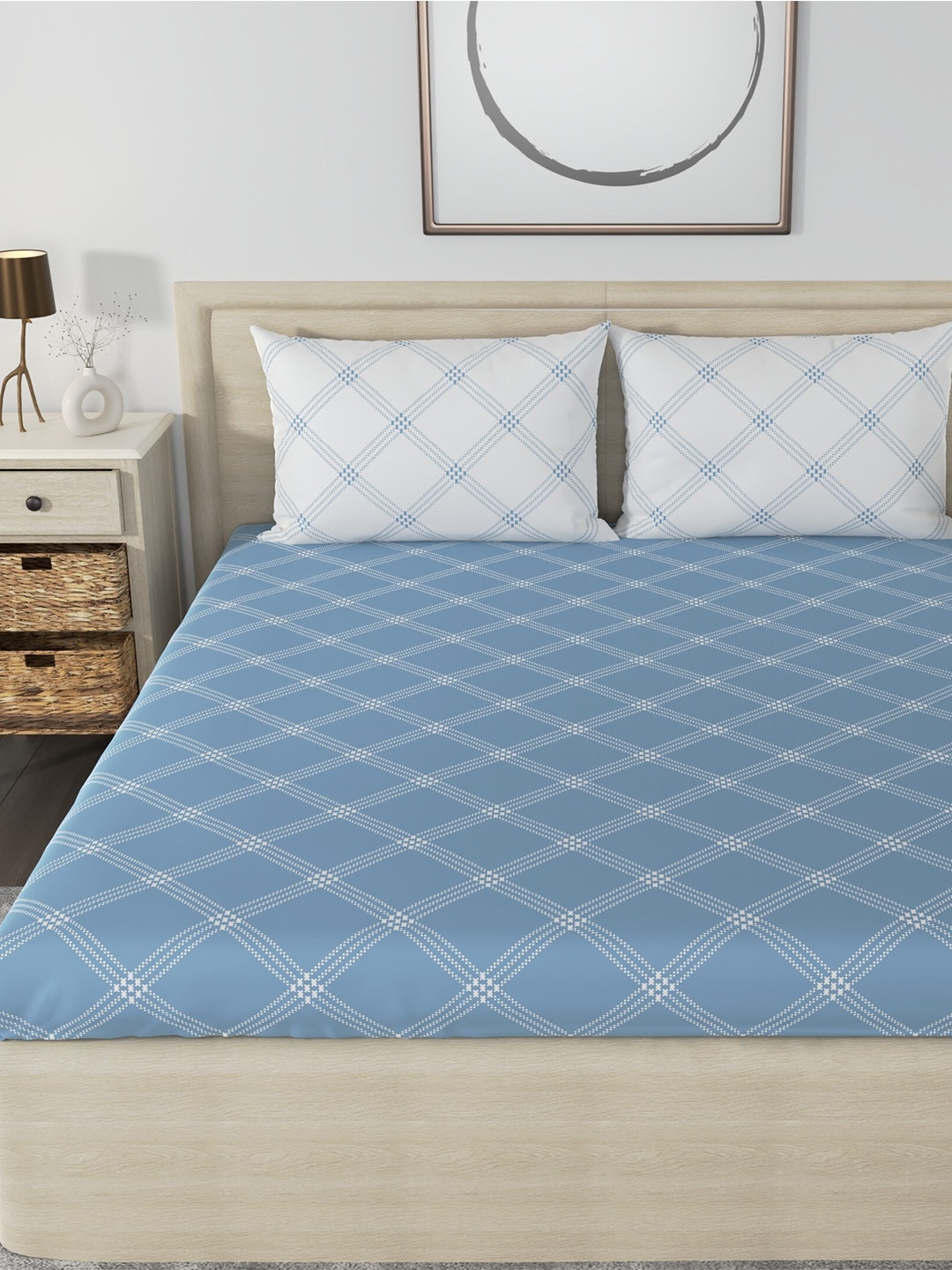 

Huesland Aspire Blue & White Geometric 186 TC Cotton Queen Bedsheet With 2 Pillow Covers