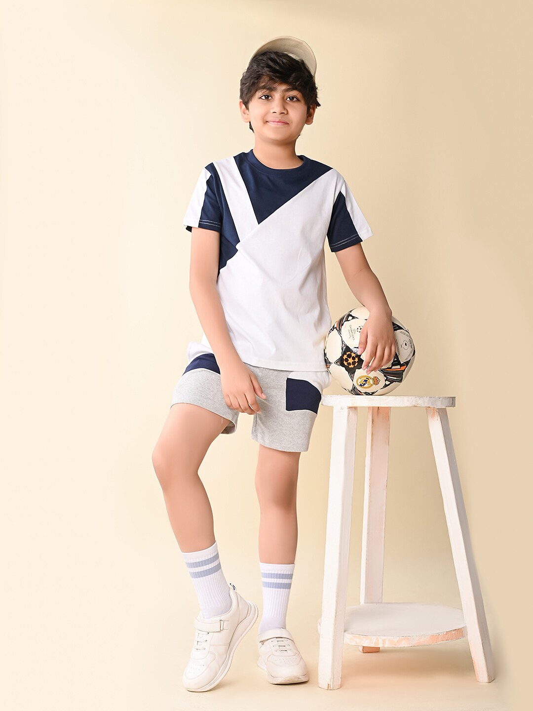 

LilPicks Boys Colourblocked Cotton T-Shirt with Shorts, White