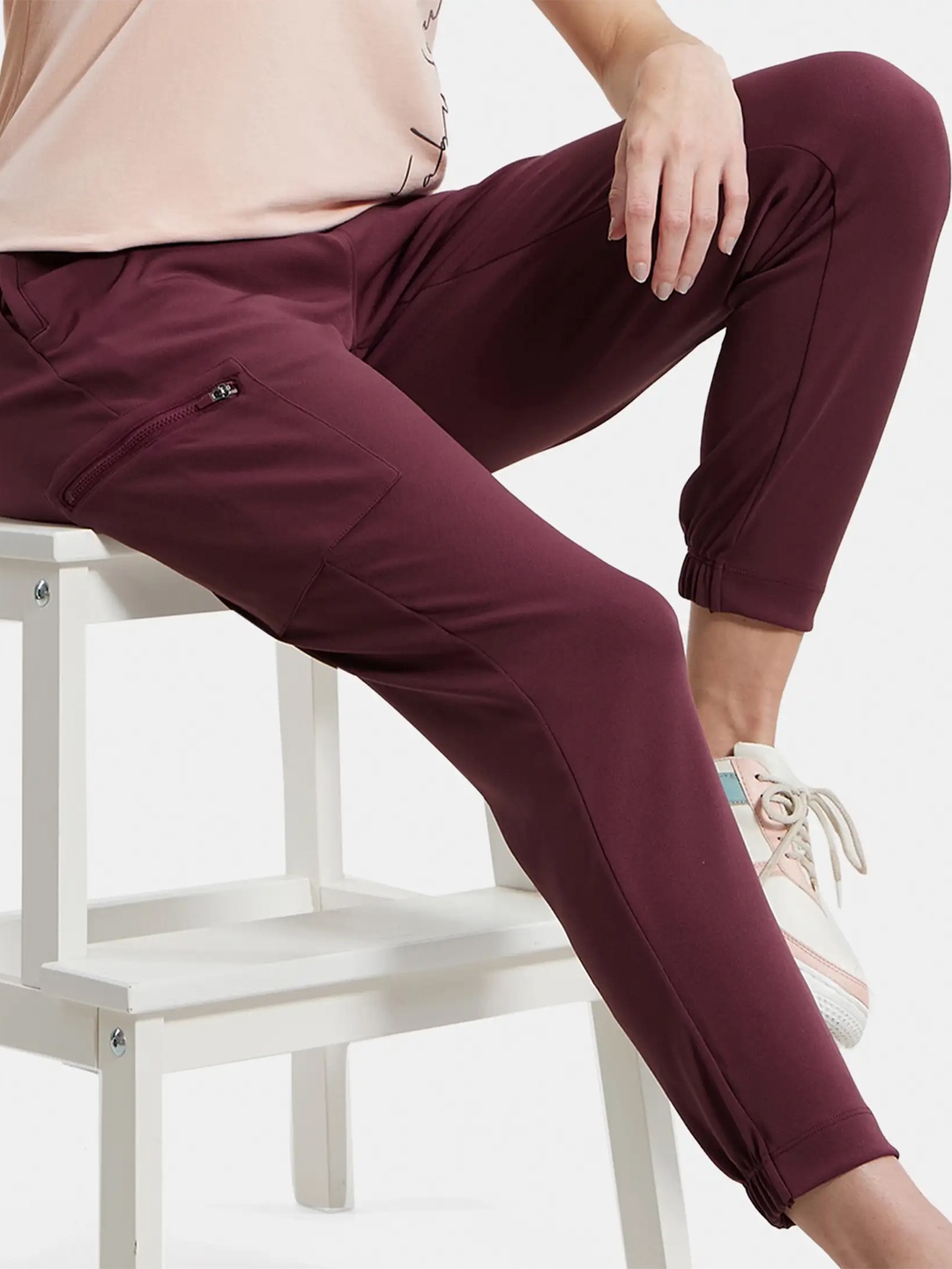 

Jockey Microfiber Fabric Regular Fit Solid Travel Pant-IW26, Maroon