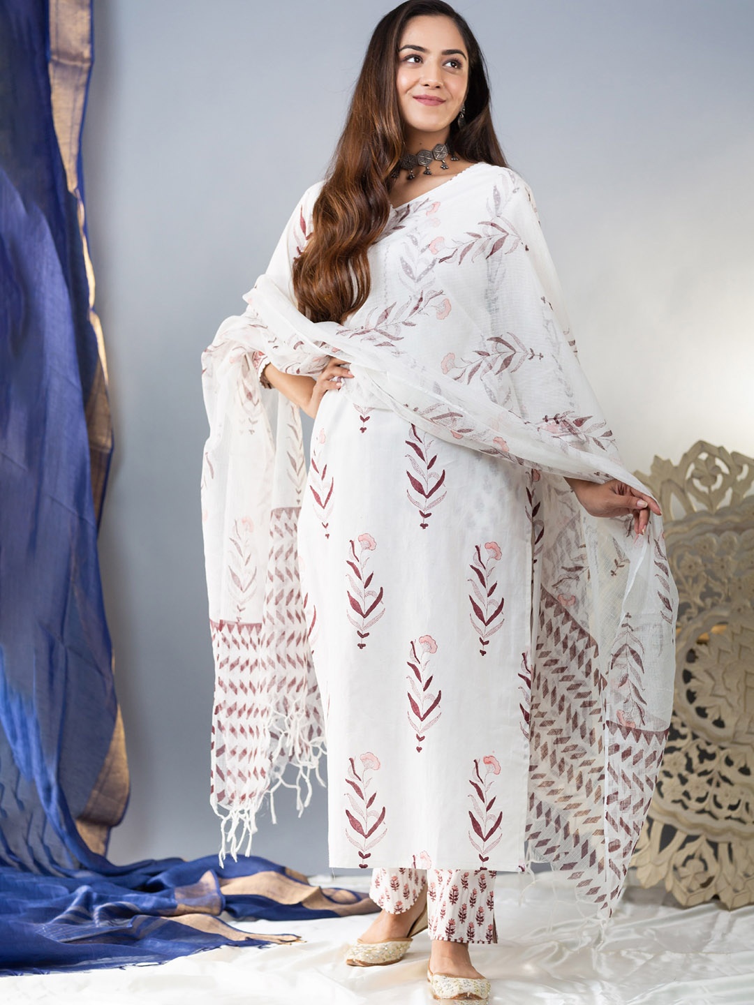 

AVANSHEE Floral Printed Thread Work Kurta with Trousers & Dupatta, White