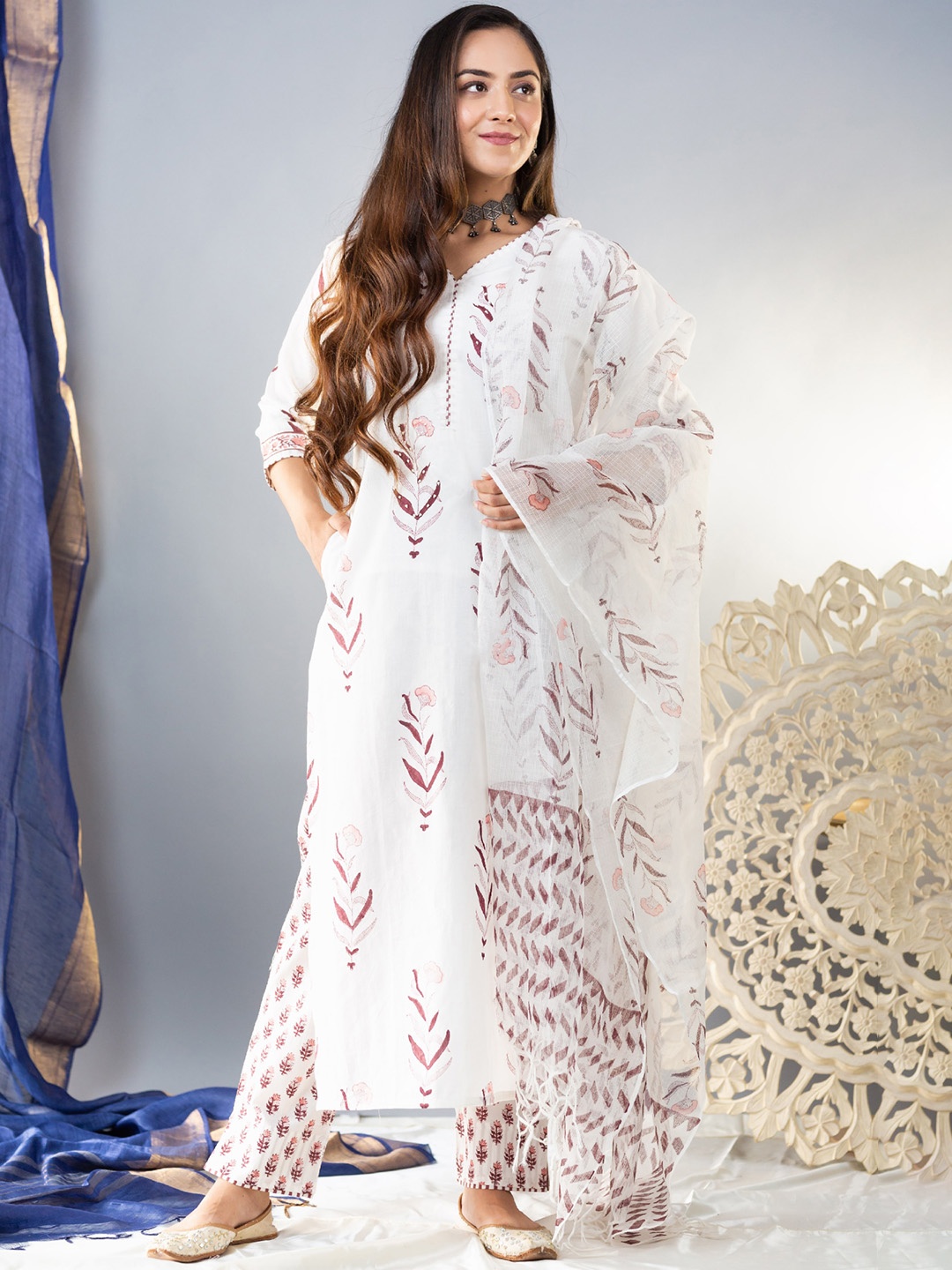 

AVANSHEE Floral Printed Thread Work Kurta with Trousers & Dupatta, White