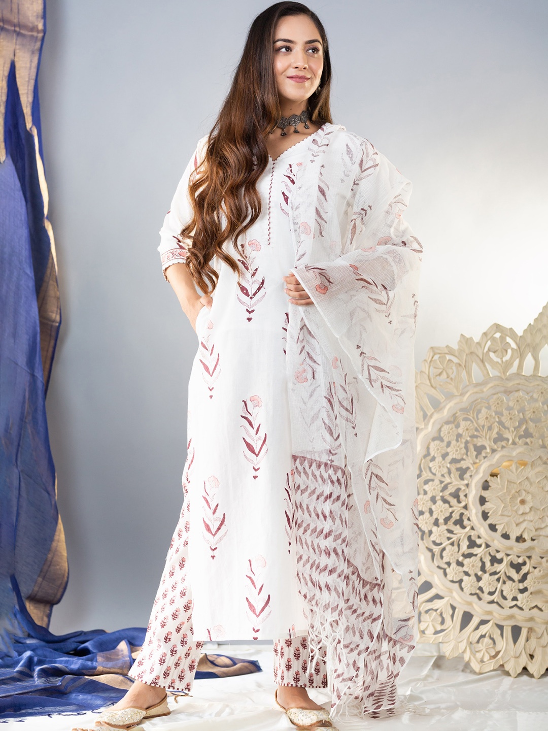

AVANSHEE Floral Printed V-Neck Kurta with Trousers & Dupatta, White