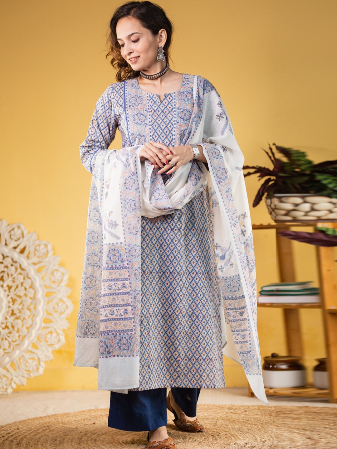 

AVANSHEE Ethnic Motifs Printed Kurta with Palazzos & Dupatta, Cream