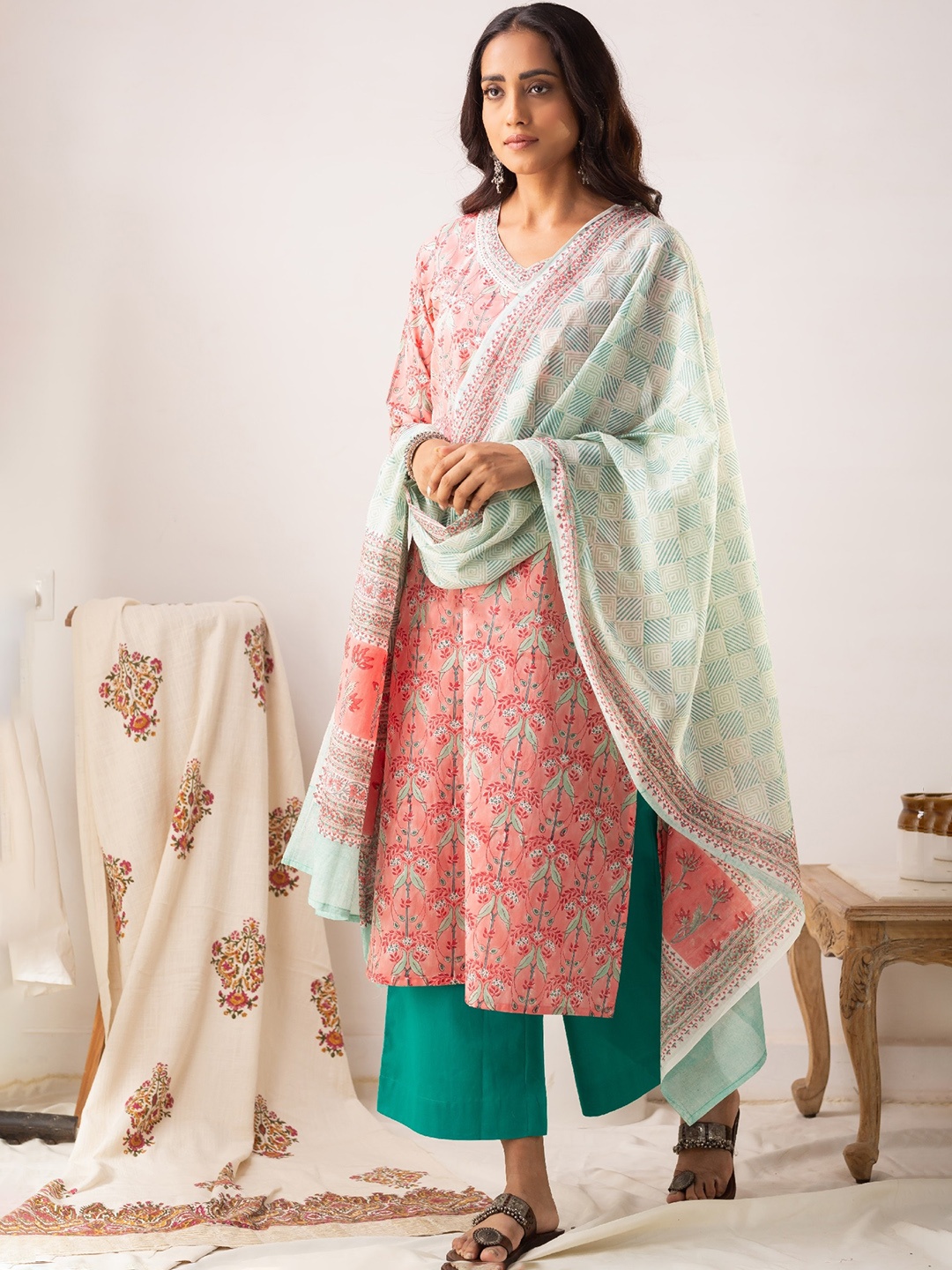 

AVANSHEE Floral Printed Sequined Kurta with Palazzos & Dupatta, Peach