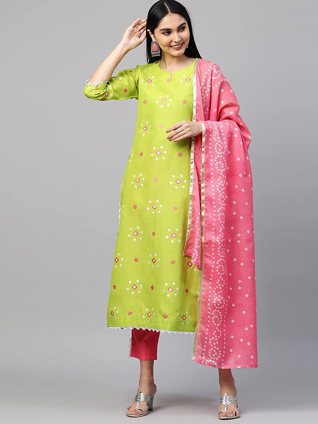 

AVANSHEE Bandhani Printed Kurta with Trousers & Dupatta, Green