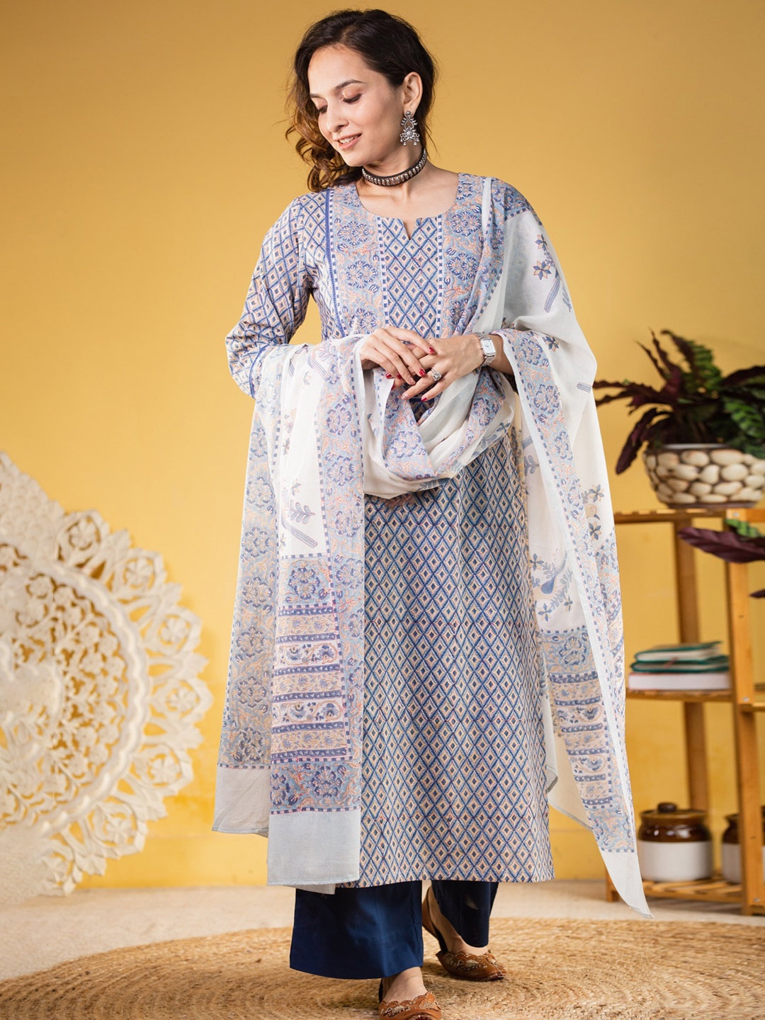 

AVANSHEE Ethnic Motifs Printed Kurta with Palazzos & Dupatta, Cream