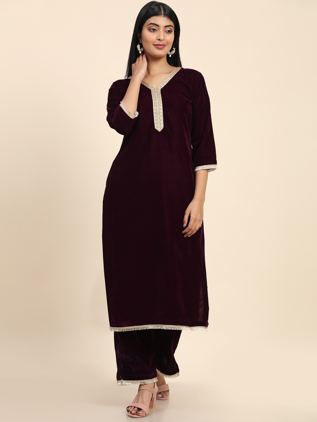 

AVANSHEE Thread Work Velvet Kurta with Trousers, Burgundy