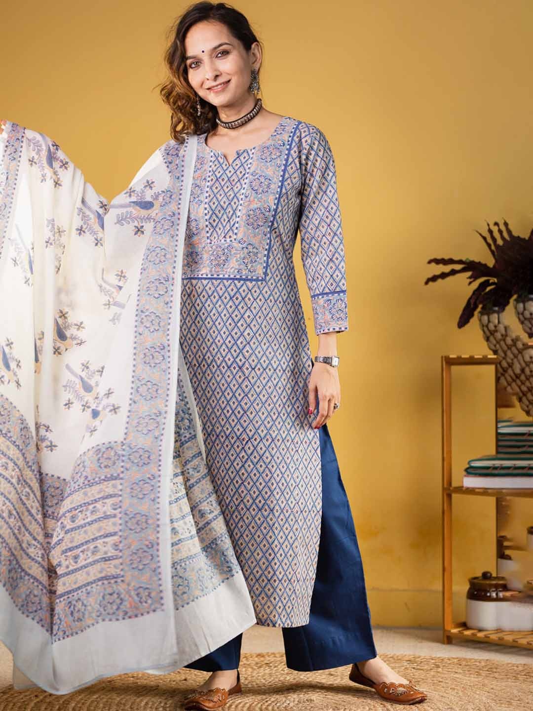 

AVANSHEE Ethnic Motifs Printed Kurta with Palazzos & Dupatta, Cream