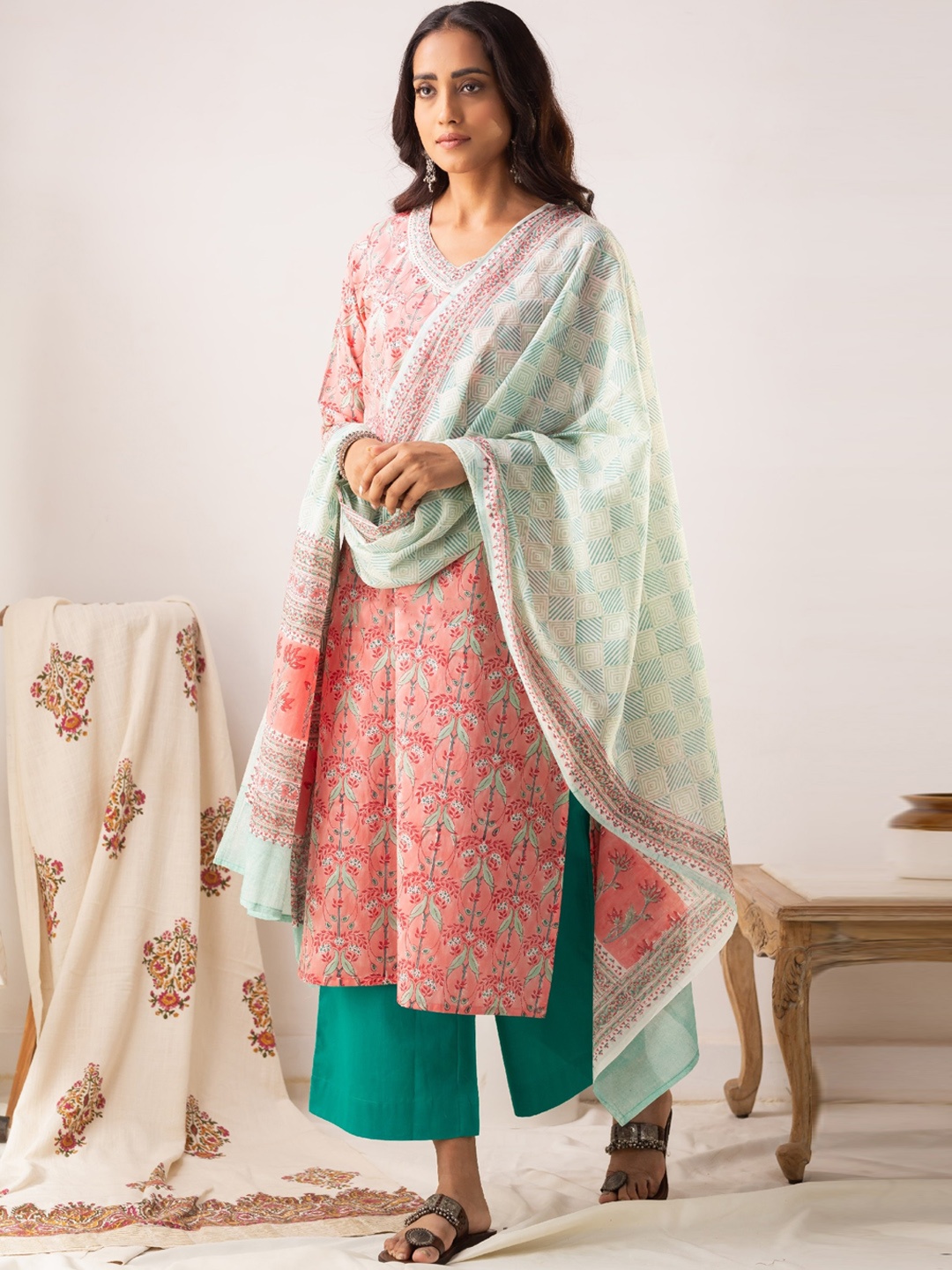 

AVANSHEE Floral Printed Sequined Kurta with Palazzos & Dupatta, Peach