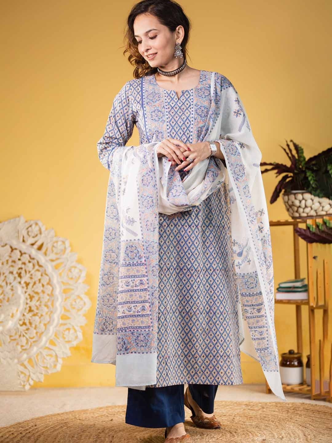 

AVANSHEE Ethnic Motifs Printed Kurta with Palazzos & Dupatta, Cream