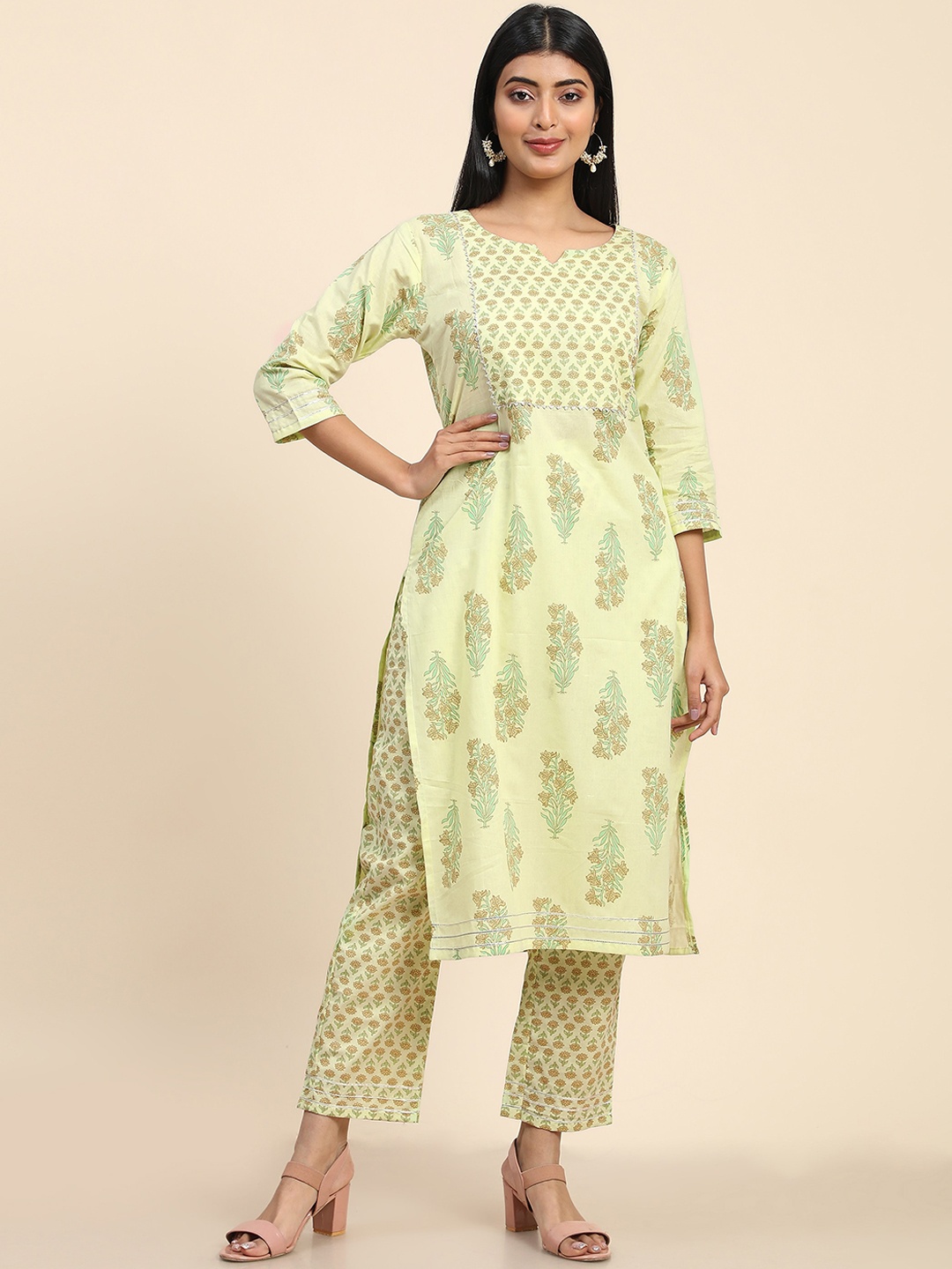 

AVANSHEE Floral Printed Gotta Patti Kurta with Trousers, Lime green