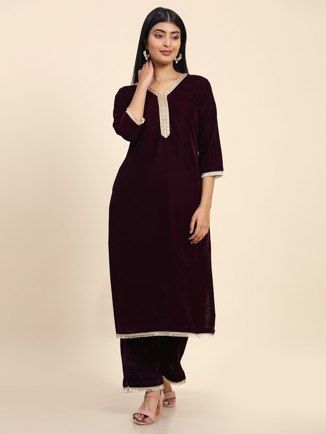 

AVANSHEE Yoke Design Gotta Patti Velvet Kurta with Palazzos, Burgundy